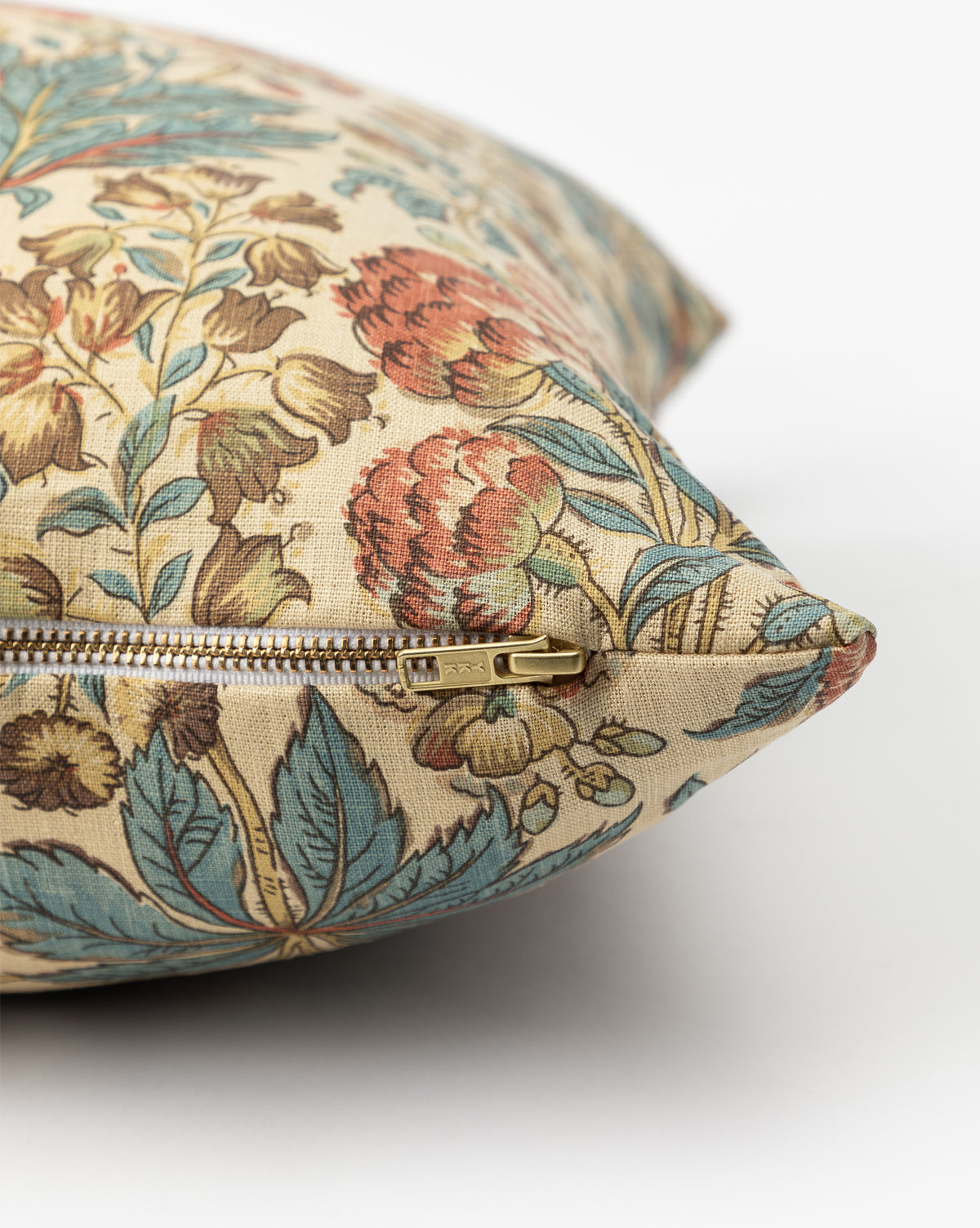 Premium Vardalos Pillow Cover - Soft & Durable Decorative Cushion Case for Living Room, Bedroom, Sofa - Home Decor Essentials