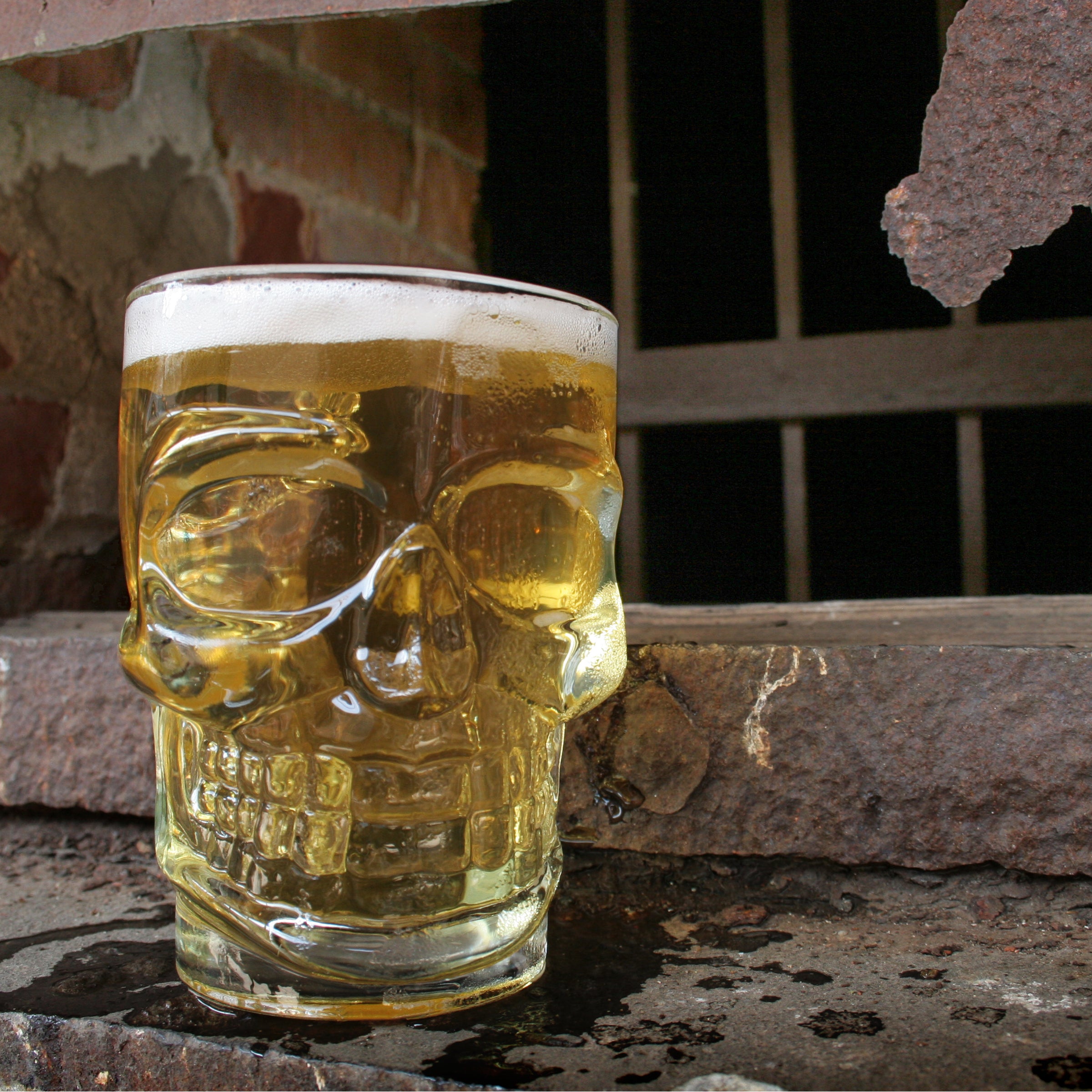 Skull-Shaped Beer Stein Mug - 16oz Gothic Halloween Party Drinking Cup for Beer, Ale, and Cider - Perfect for Halloween Decor, Themed Parties, and Unique Gifts