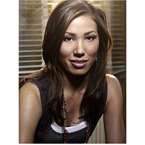 Michaela Conlin as Angela Montenegro Smiling Closeup 8x10 Photo - Bones TV Show Collectible for Fans, Home Decor, and Gift Ideas