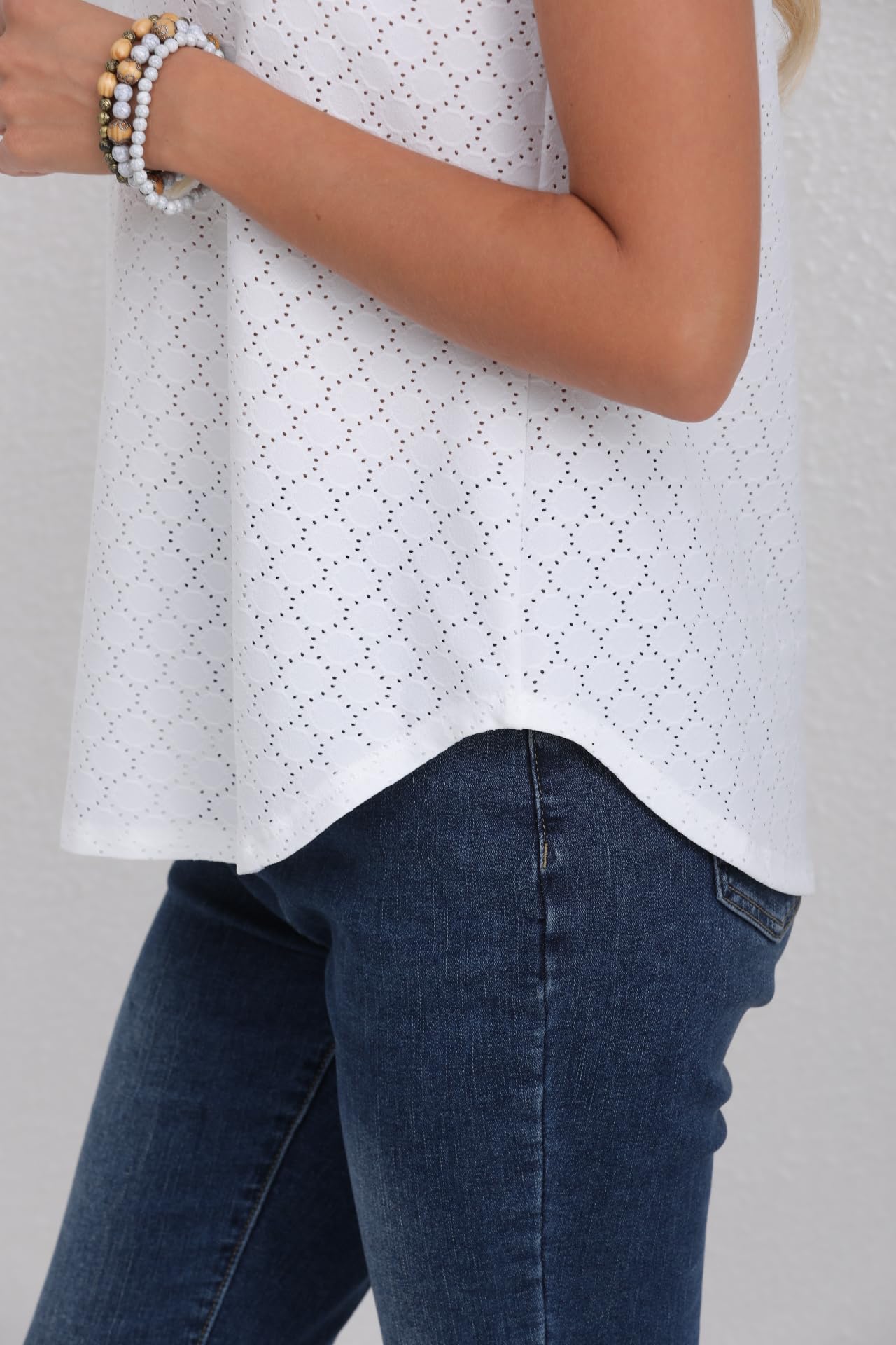 Women's Fashion Tank Tops - Crewneck Loose Fit Basic Y2K Style Sleeveless Shirts for Summer 2024 | Casual Going Out & Everyday Wear | Perfect for Beach, Gym, and Street Style Outfits