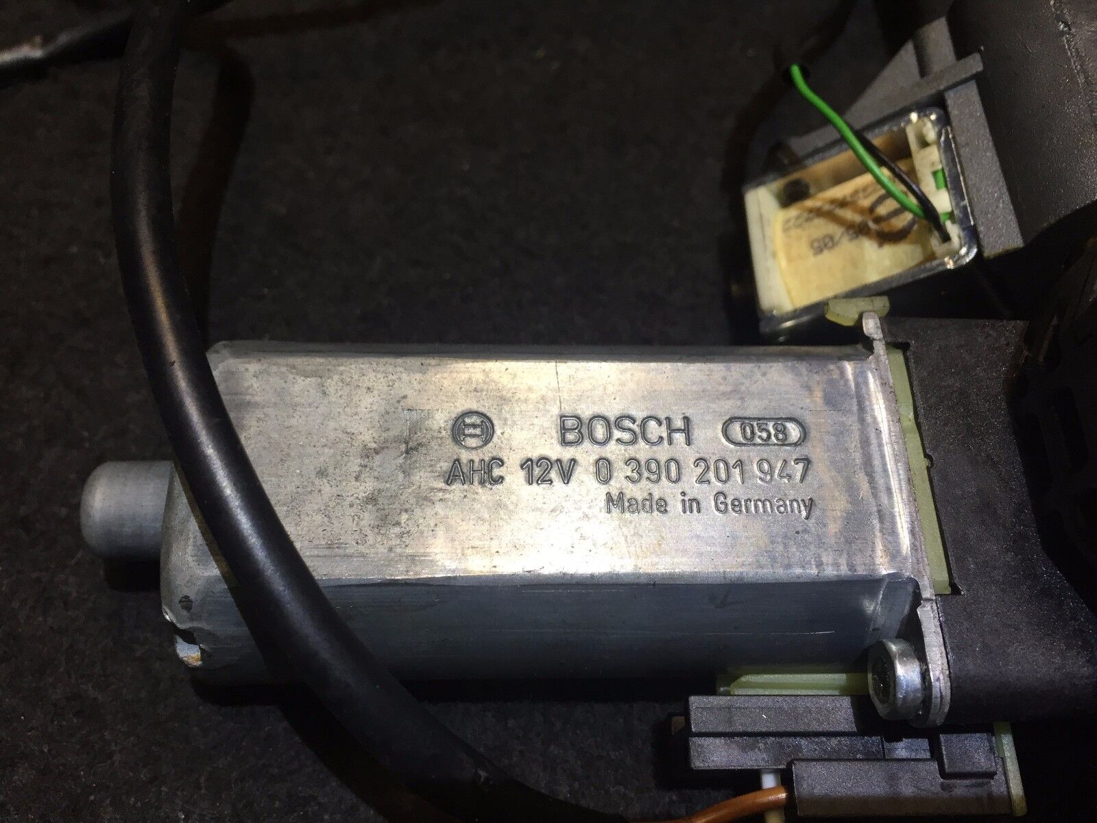 2004-2009 Jaguar XJ8 Steering Column Tilt Motor OEM Replacement - Perfect for Smooth Adjustments While Driving