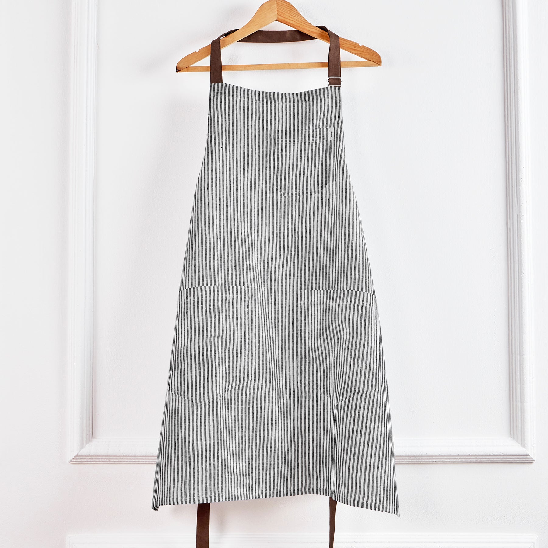 Premium Linen Bib Apron for Cooking, Baking & Grilling - Durable & Stylish Kitchen Apron for Chefs & Home Cooks - Perfect for BBQ, Baking & Crafting