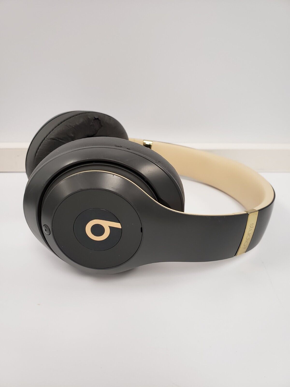 Beats Studio3 Wireless Noise Cancelling Over-Ear Headphones - Bluetooth, Apple W1 Chip, 22-Hour Battery Life for Travel, Work & Music Lovers