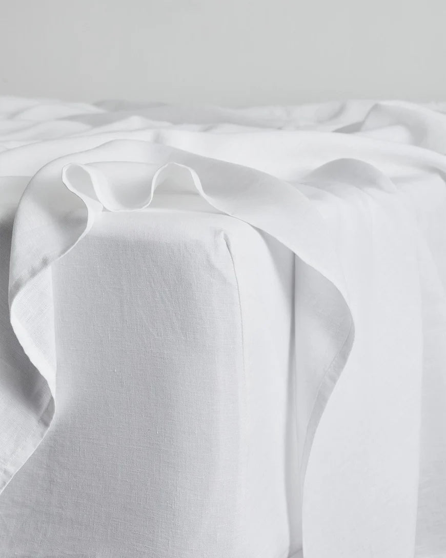 Coastal & Lagoon Themed White Bedding Set - Soft & Breathable Comforter, Sheets & Pillowcases for Beach House, Guest Room or Vacation Home Decor