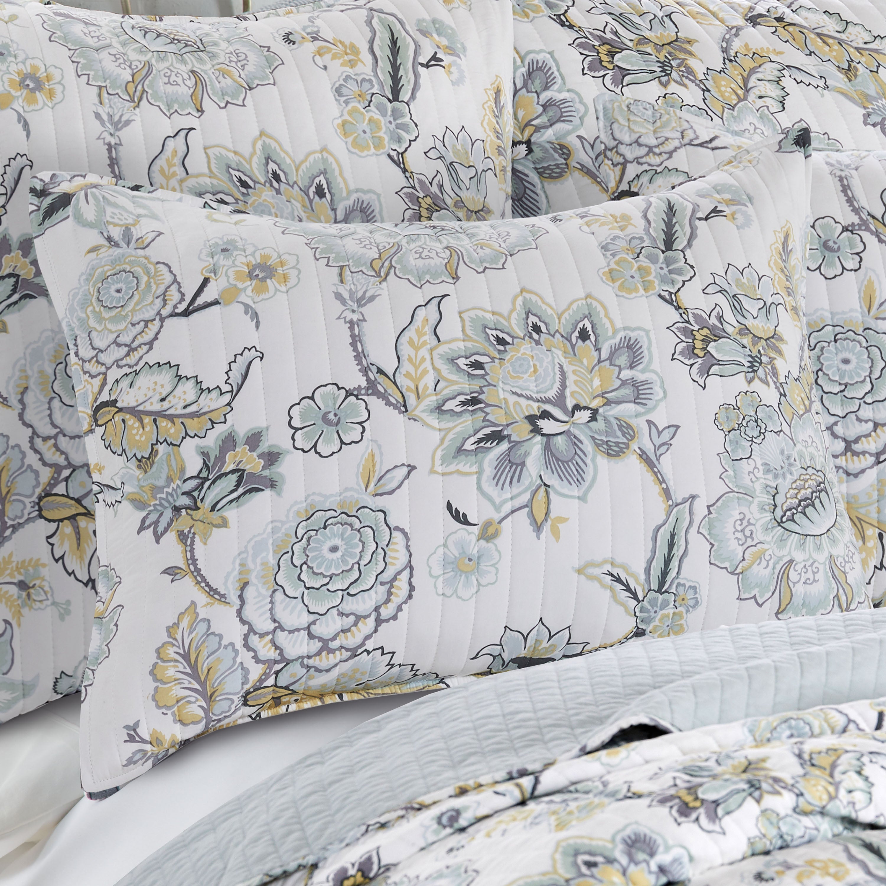 Ophelia Queen Size Quilt Set - 3 Piece Bedding Comforter with Pillow Shams, Soft Microfiber for All Seasons - Perfect for Master Bedroom, Guest Room & Cozy Home Decor