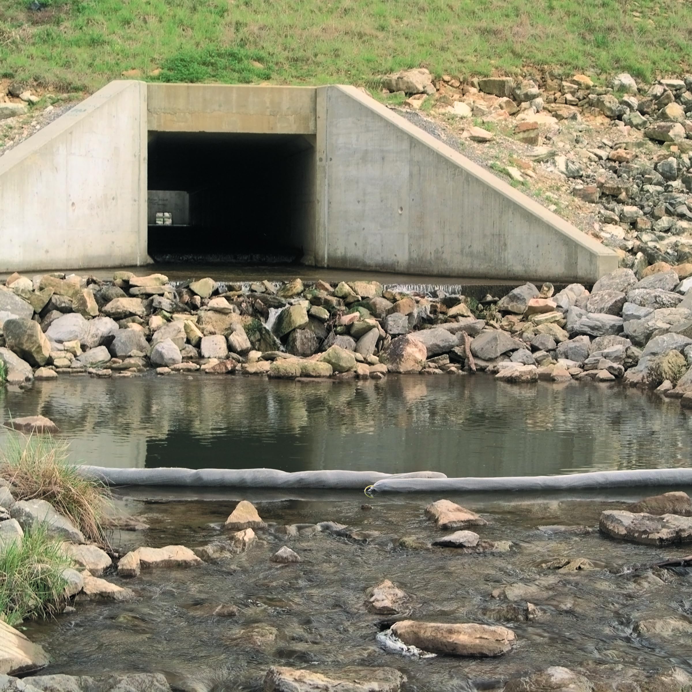Oil-Only Absorbent Boom for Spill Cleanup | 3