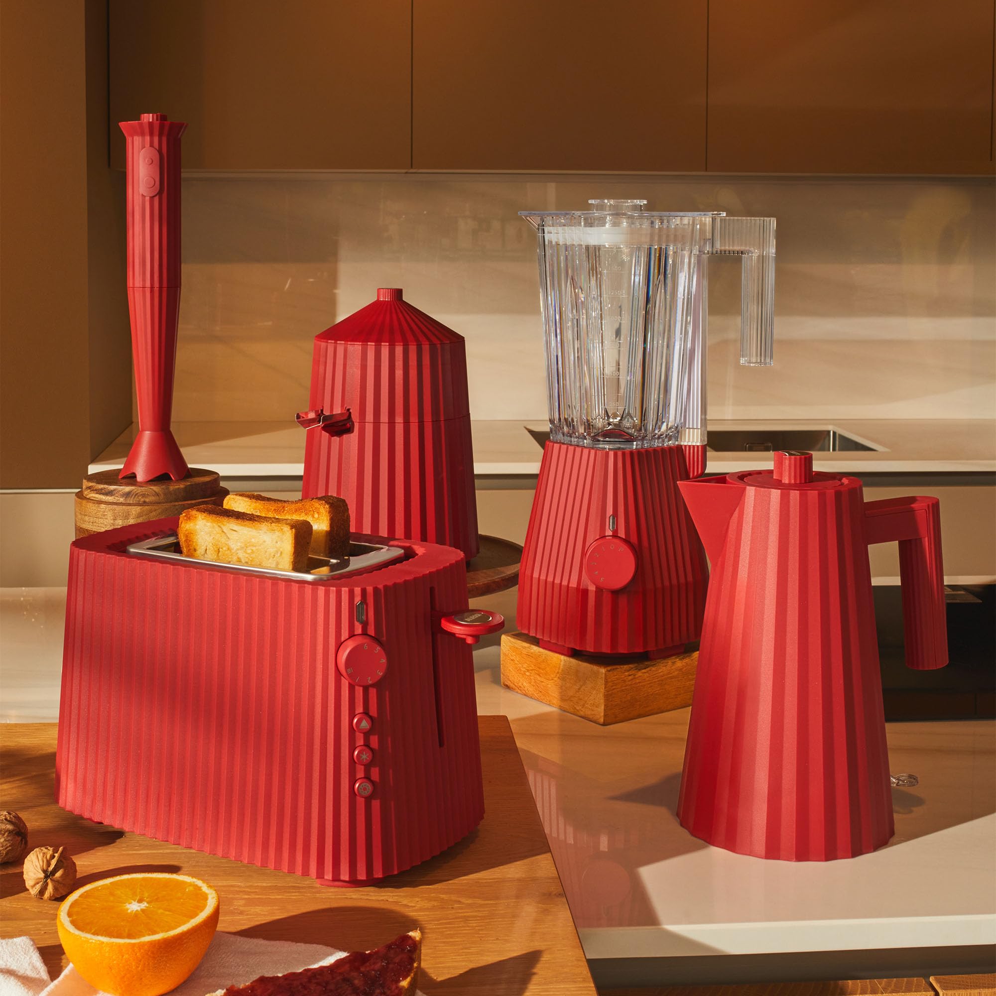 Alessi Plissé MDL09R/USA 700W Blender with Thermoplastic Resin Jar & PCTG Pitcher - Red, US Plug - Perfect for Smoothies, Cocktails & Kitchen Prep