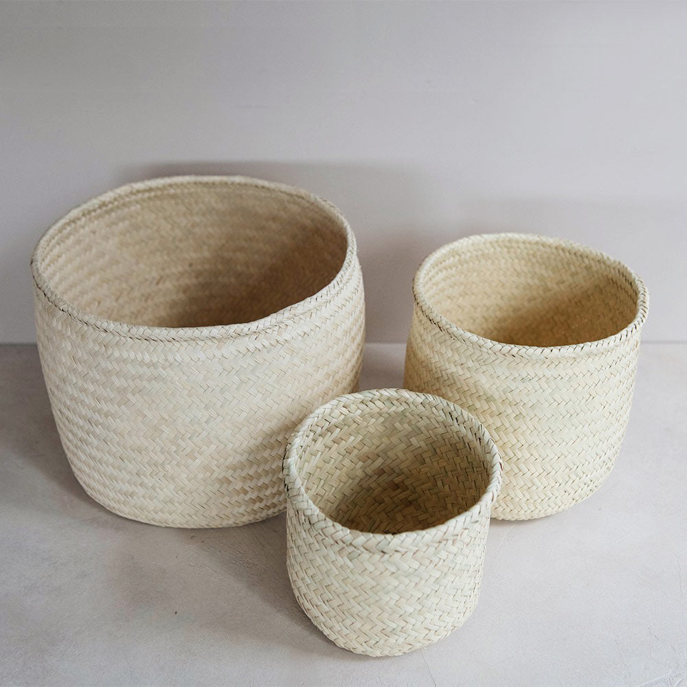 Handwoven Natural Palm Basket with Round Base - Perfect for Picnics, Beach Trips, and Home Decor Storage