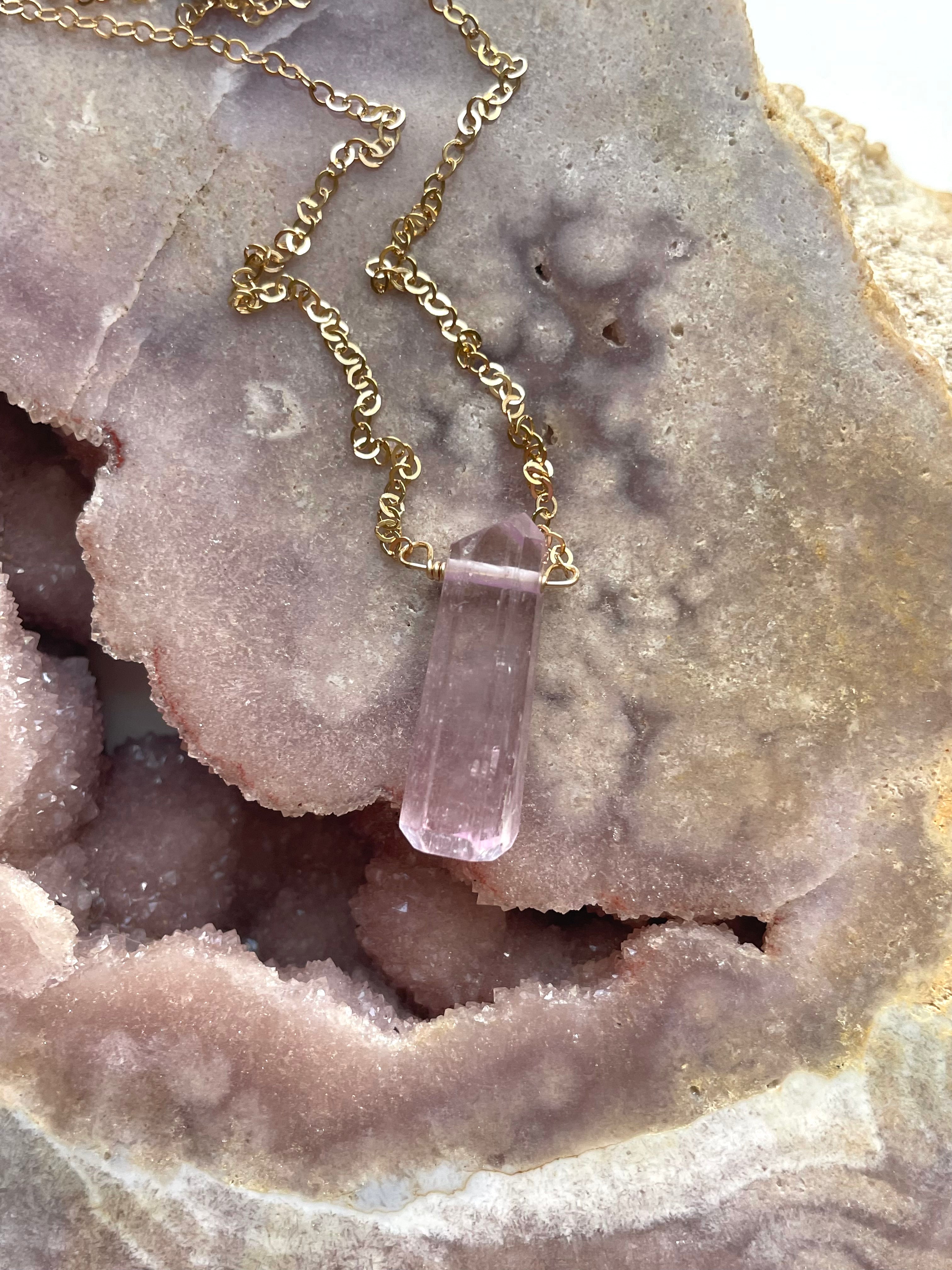 Natural Raw Kunzite Crystal Point Pendant Necklace - Healing Stone Jewelry for Women, Chakra Balancing & Spiritual Protection | Perfect for Meditation, Yoga & Energy Work