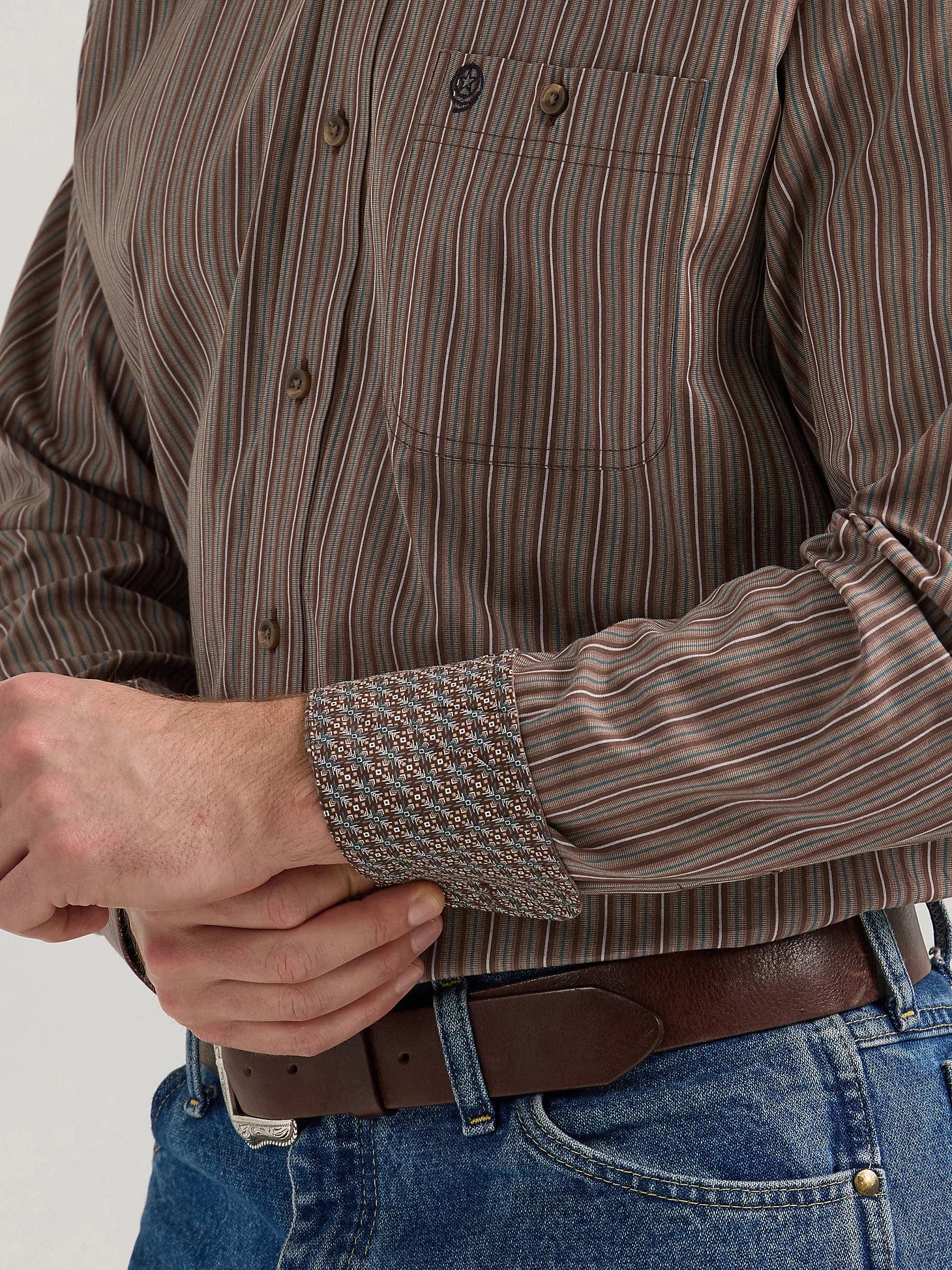 Wrangler Men's Long Sleeve Brown Stripe Casual Shirt - Perfect for Outdoor Adventures & Everyday Wear