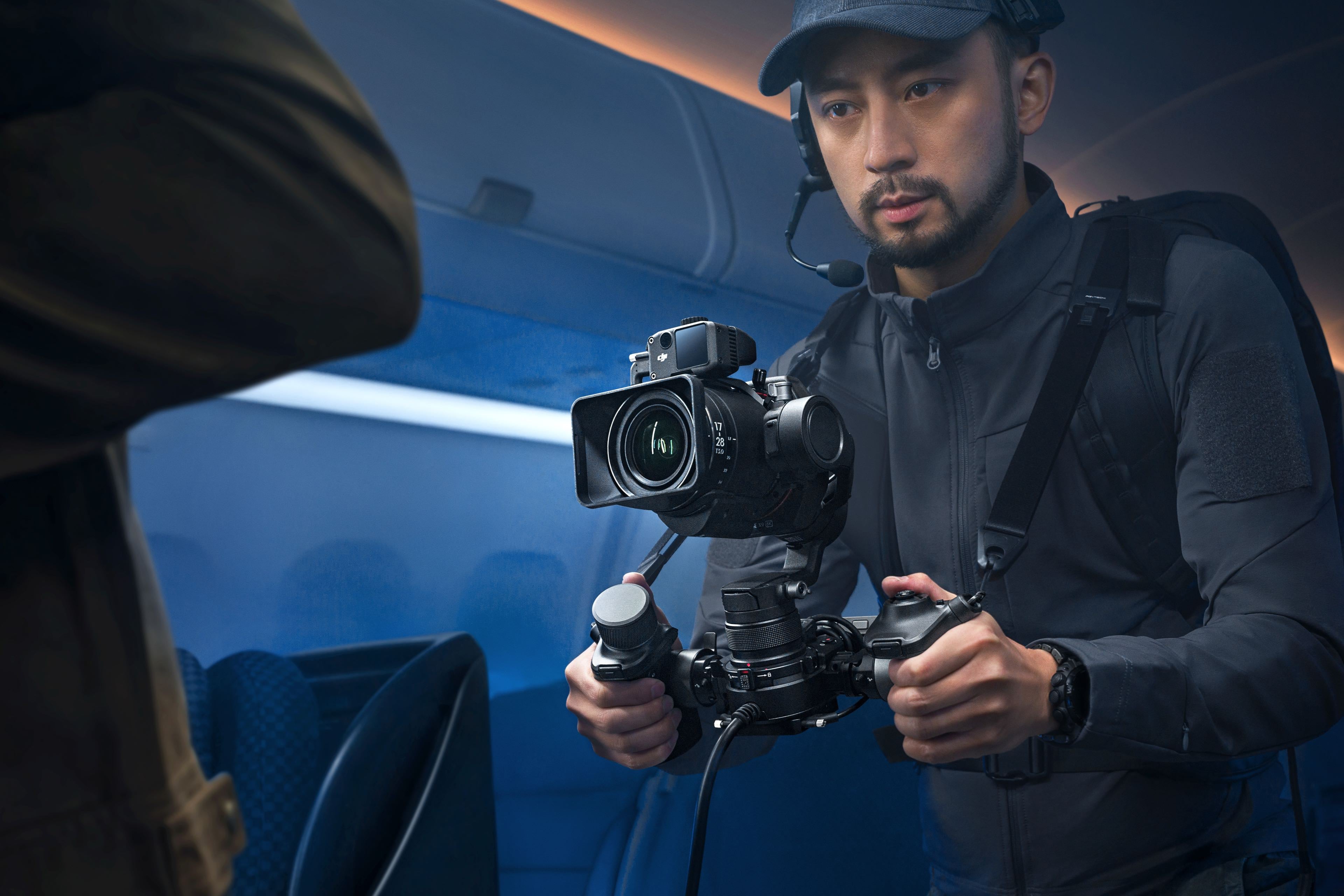DJI 17-28mm T3.0 ASPH PZ Lens for DL Mount - Professional Cinema Zoom Lens for Filmmaking & Video Production (Vlogging, Documentary, Live Streaming)