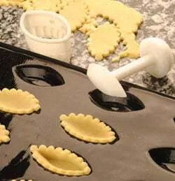 Flexipan Silicone Dough Pusher - Non-Stick Baking Tool for Bread, Pastry & Cookies - Perfect for Home Bakers & Professional Chefs
