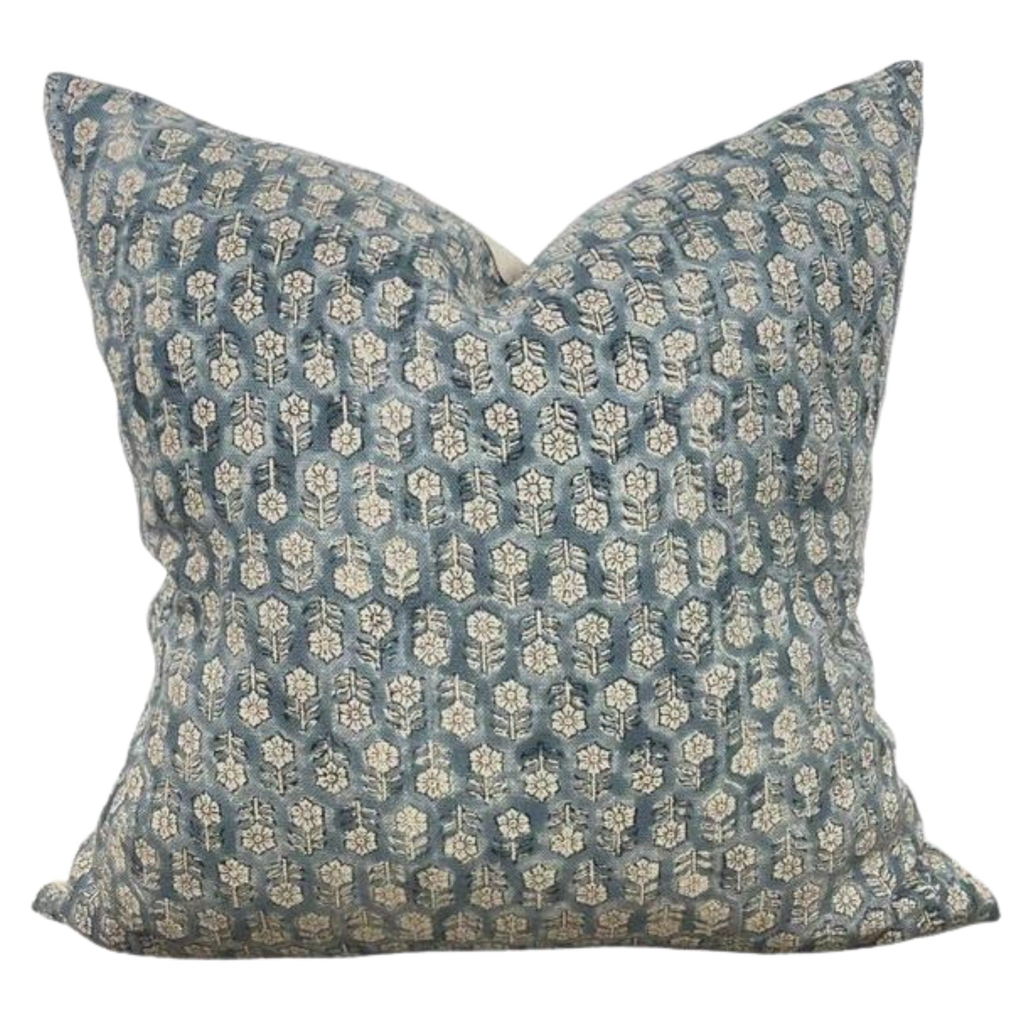 Stylish Perris Floral Pillow Cover - Decorative Throw Pillow Case for Living Room, Bedroom & Sofa - Home Decor Accent