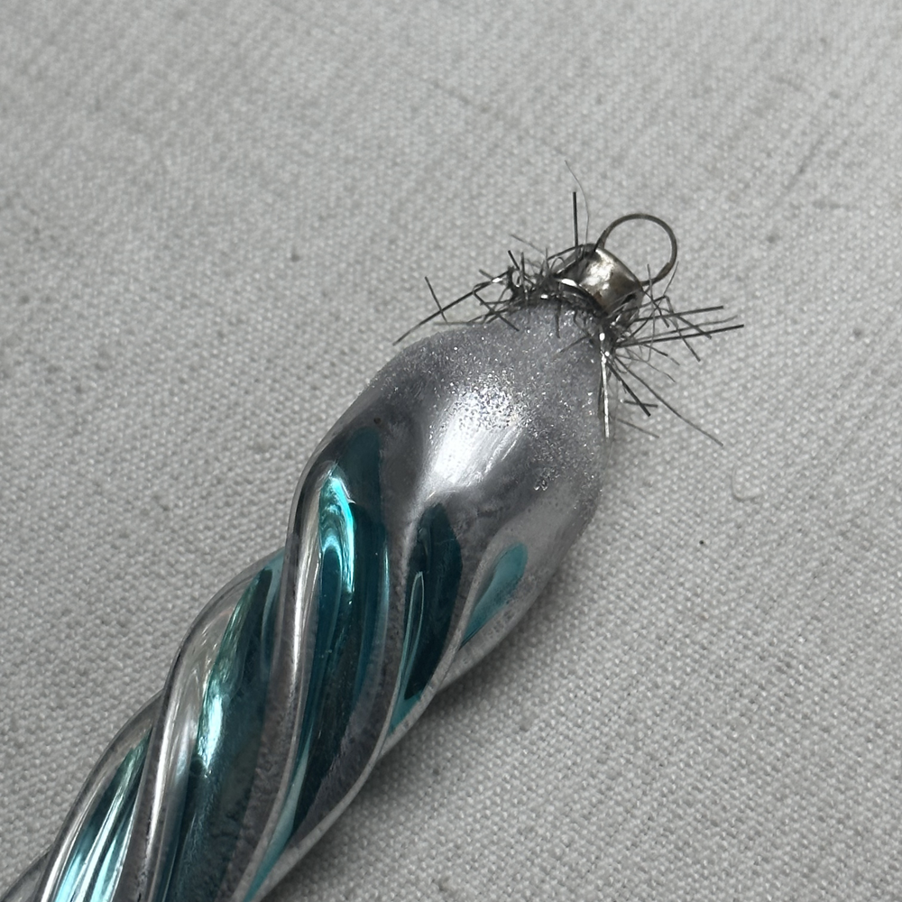 Blue Icicle Ornament - Elegant Christmas Tree Decorations for Holiday Home Decor - Perfect for Xmas Tree, Winter Wonderland & Festive Party Decor