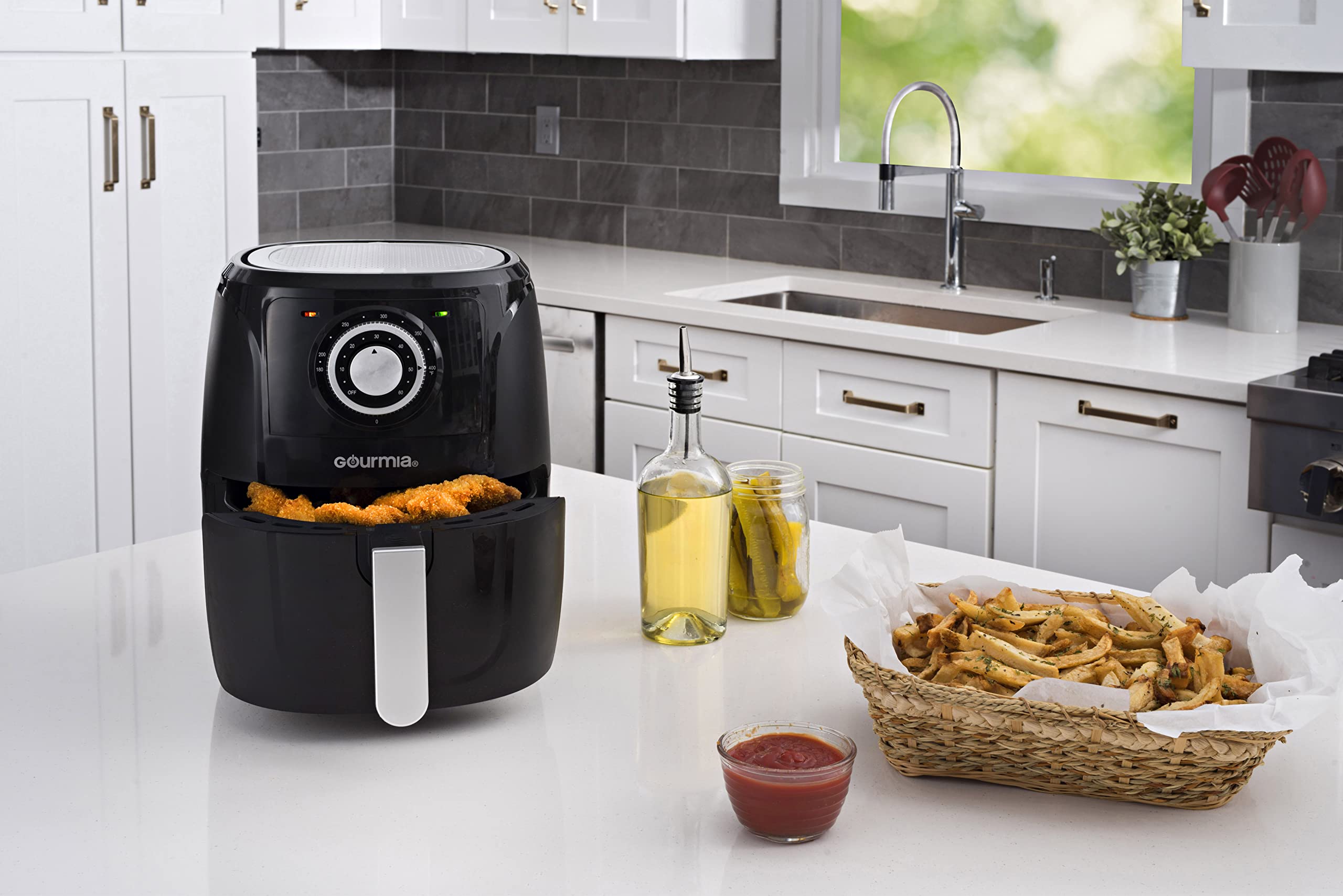 Gourmia GAF566 5-Quart Air Fryer - Oil Free Healthy Cooking - Classic Knob Controls - Nonstick Easy Clean Basket - Includes Recipe Book - Perfect for Family Meals, Snacks & Quick Healthy Meals