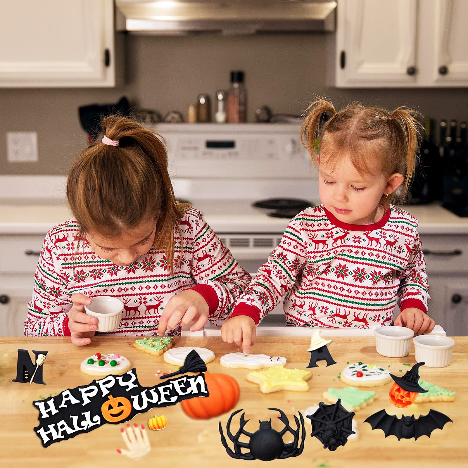 6PCS Halloween Silicone Chocolate Molds Set - Skull, Spider, Pumpkin & Ghost Candy Molds for Baking, Cake Decor, Cupcake Toppers, Resin Keychains - Perfect for Halloween Parties, Thanksgiving Desserts & DIY Crafts