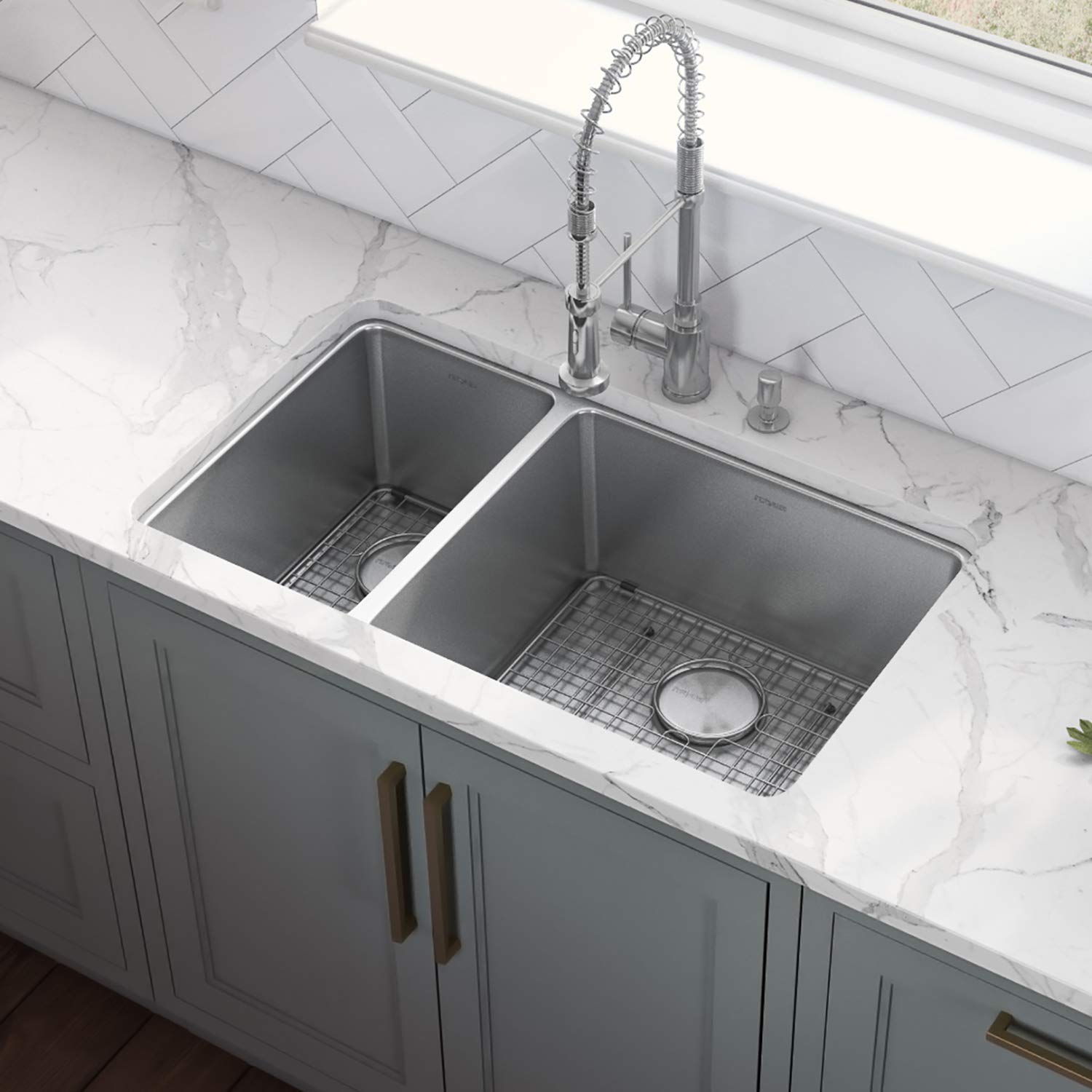 Ruvati 32-inch Undermount Double Bowl Kitchen Sink - 16 Gauge Stainless Steel with Brushed Finish (30/70 Split) | Scratch-Resistant & Easy to Clean | Perfect for Busy Kitchens, Restaurants & Home Renovations (Model RVM5307)
