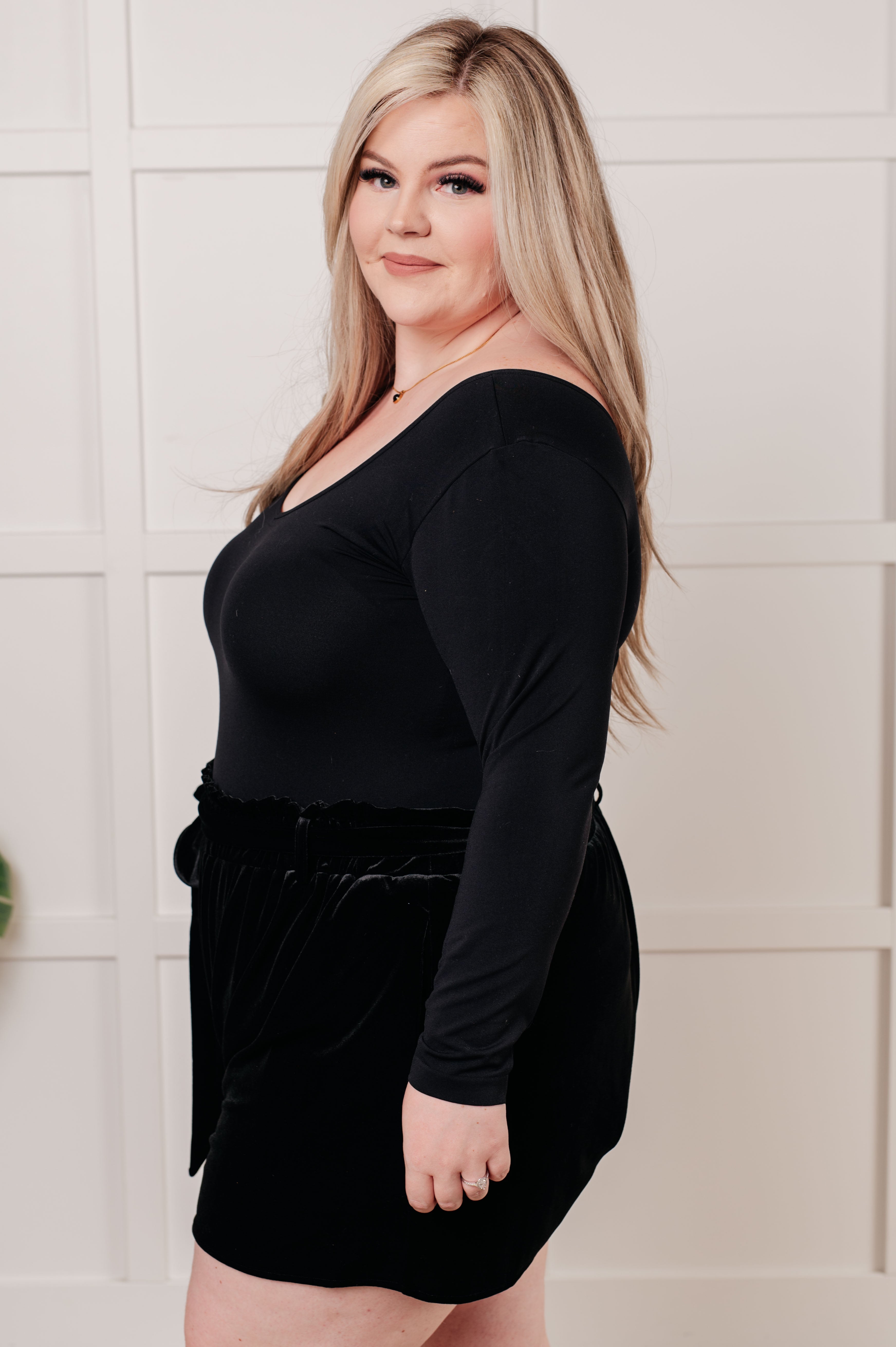 Seamless Reversible V-Neck Basic Black T-Shirt for Women - Comfortable Everyday Wear & Layering Essential