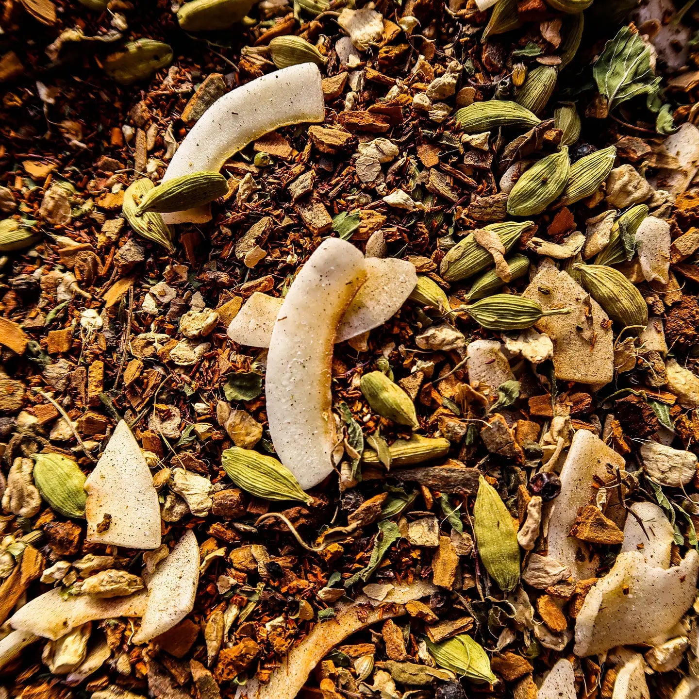 LAKE & OAK Spiced Coconut Chai Superfood Tea Blend - Organic Herbal Tea for Energy & Relaxation - Perfect for Morning Boost or Evening Wind Down