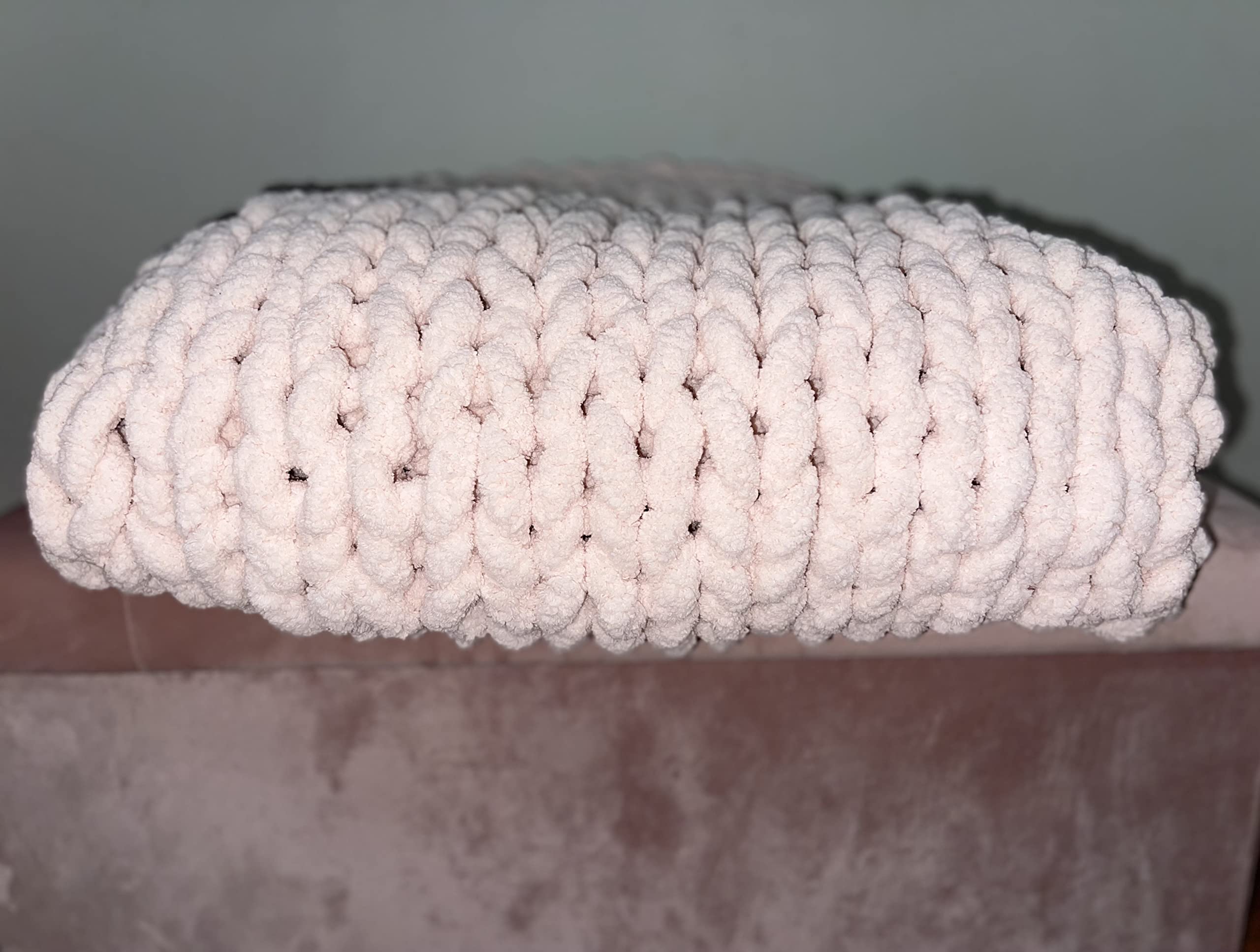 Super Soft Chunky Knit Blanket - Warm Cozy Throw Blanket for Couch & Bed - Luxurious Home Decor Gift (25x30 Inches, Soft Pink) | Perfect for Netflix Nights, Winter Snuggles & Gift Giving
