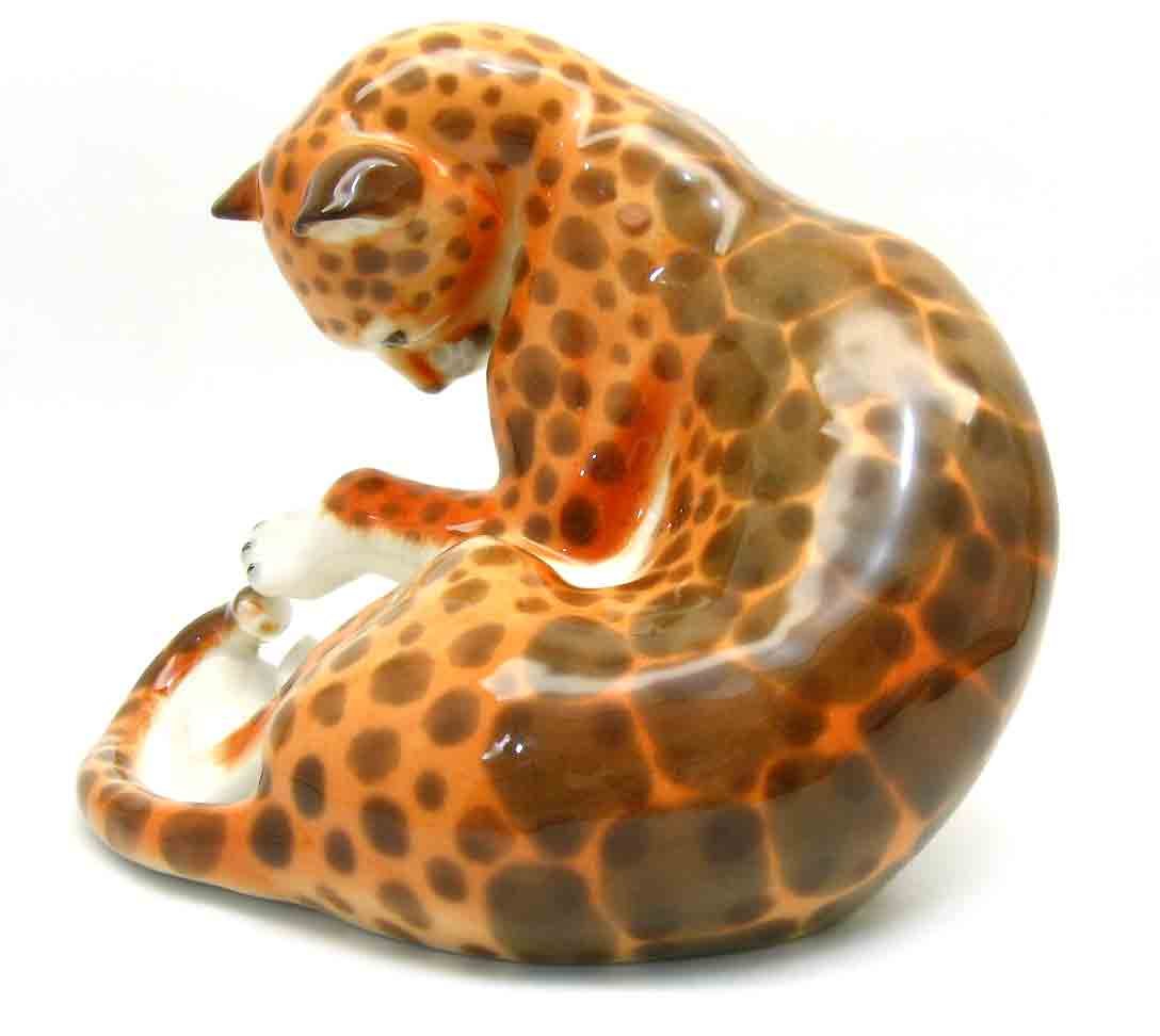 Hand-Painted Lomonosov Porcelain Leopard Figurine - Russian Collectible Art Piece for Home Decor & Gift Giving