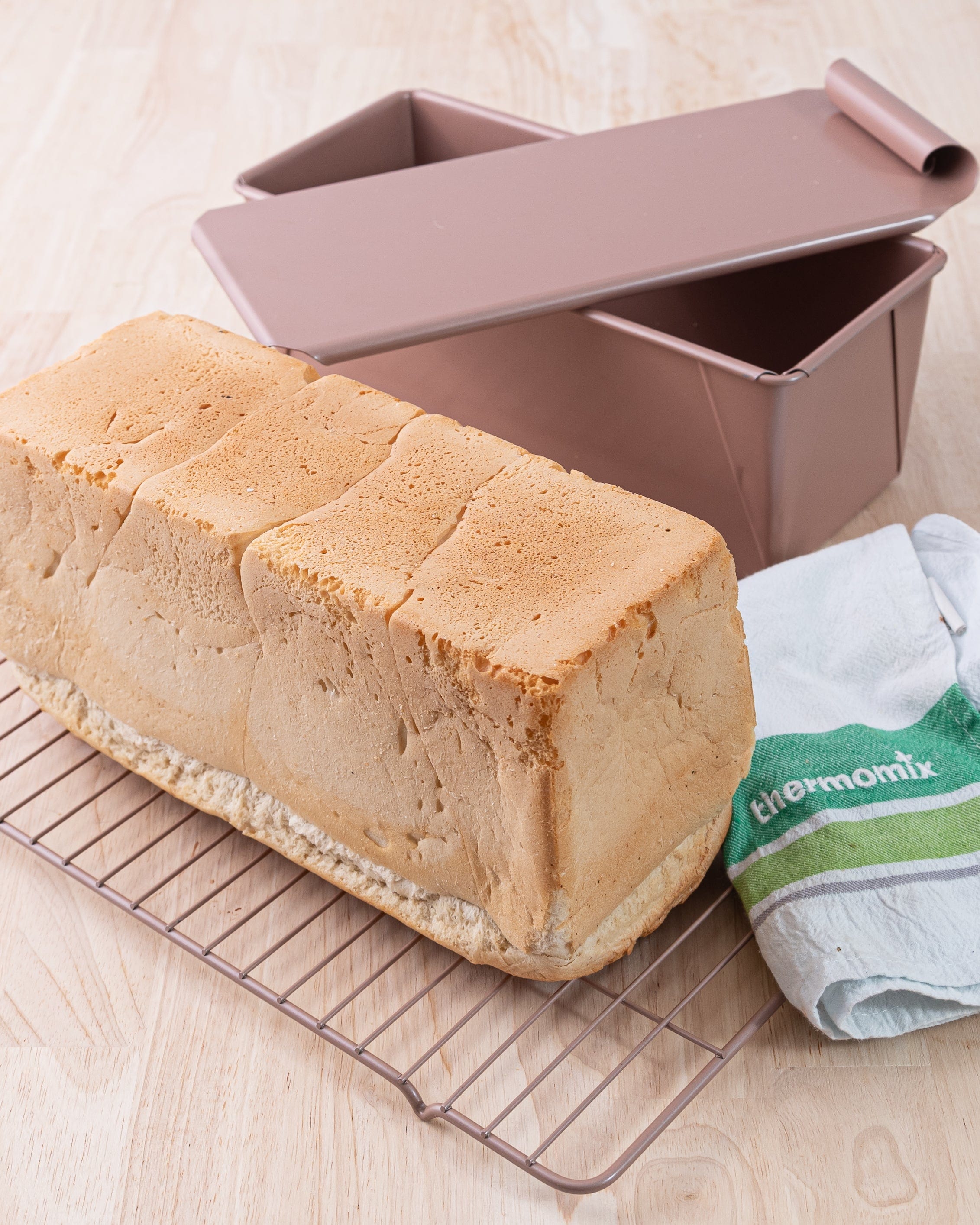 Premium Rose Gold Bread Tin with Lid - Non-Stick Loaf Pan for Baking, Perfect for Homemade Bread, Cake & Pastries - Ideal for Kitchen, Gifts & Baking Enthusiasts
