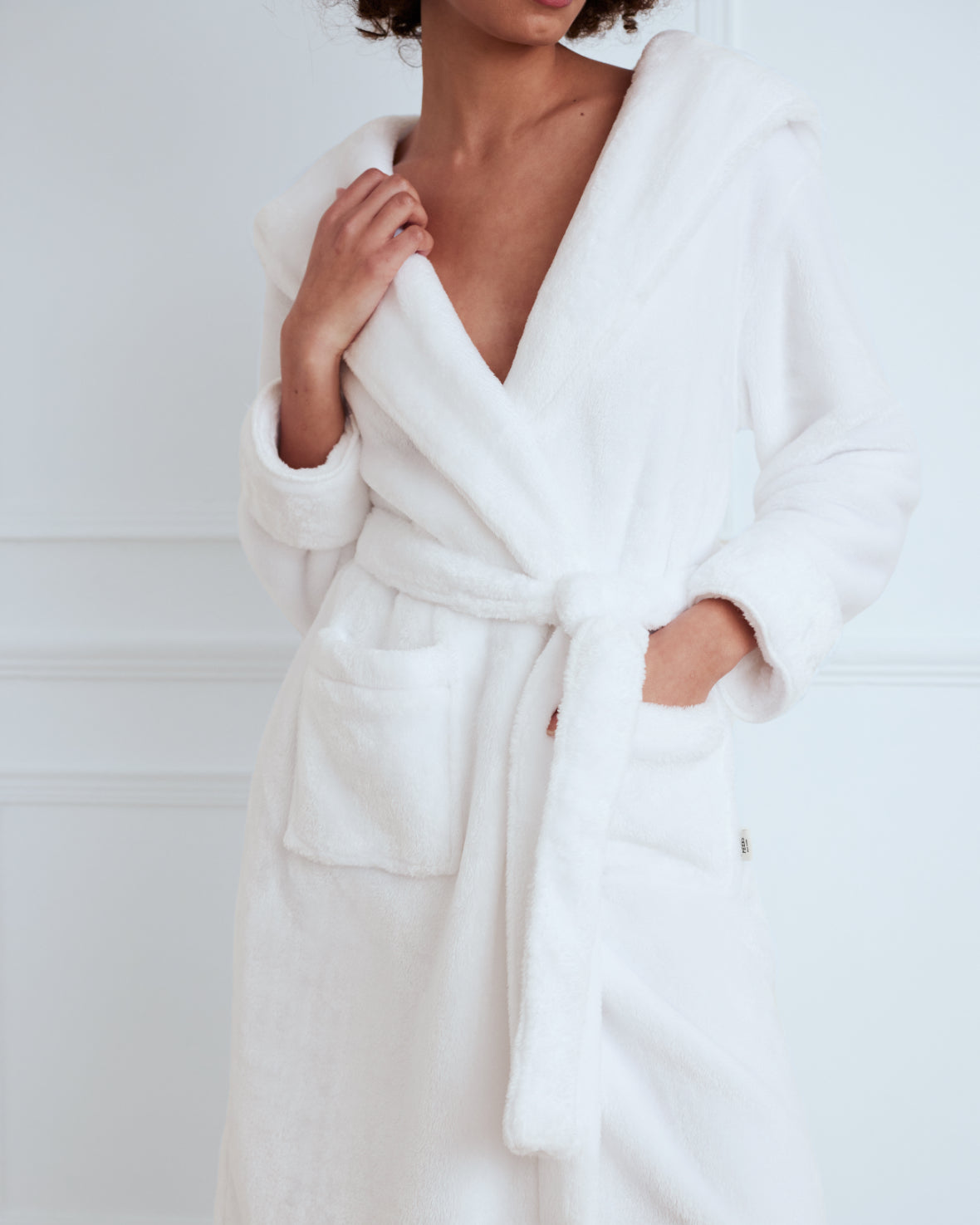 Soft & Cozy Fleece Dressing Gown for Women - Warm White Bathrobe - Perfect for Winter Mornings, Spa Days & Relaxing at Home
