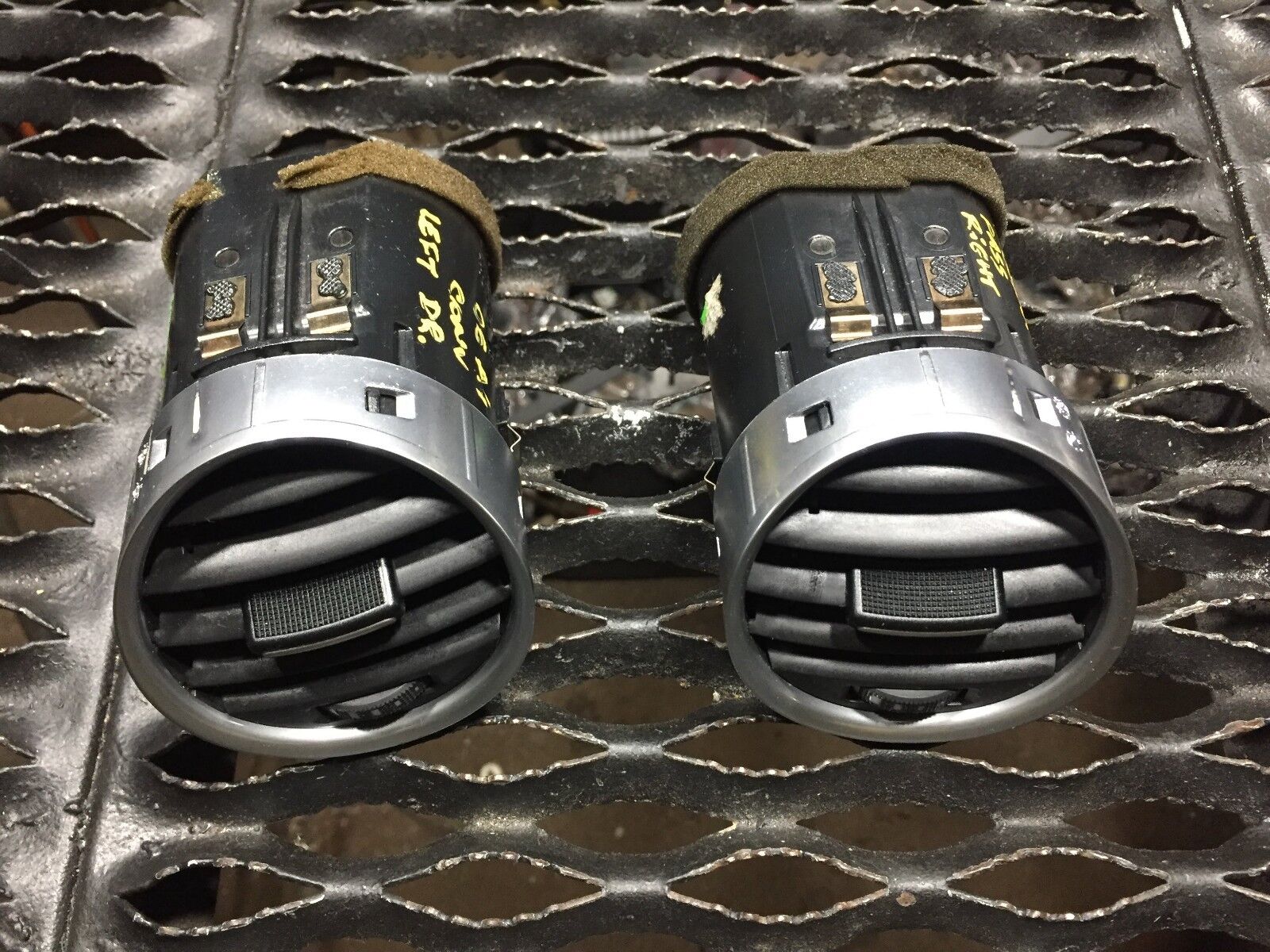 04 05 06 Audi A4 B6 Cabrio Dashboard Vent Left & Right OEM Pair - Replacement Air Vents for Audi A4 Convertible - Perfect for Interior Repair & Car Restoration Projects