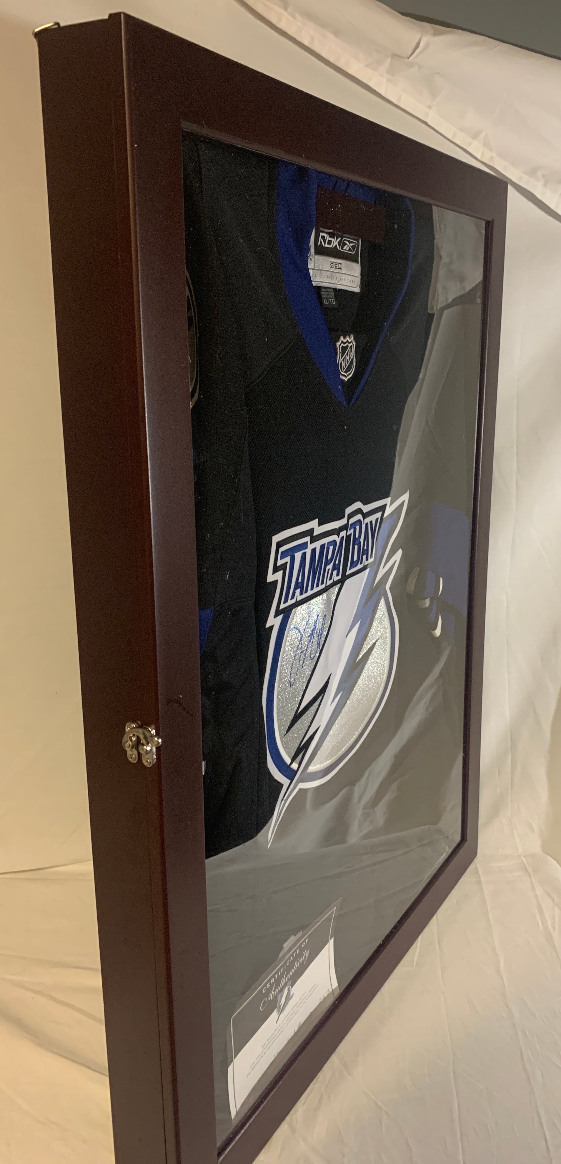 Authentic Signed Tampa Bay Lightning Vincent Lecavalier Hockey Jersey - Collectible NHL Memorabilia for Fans & Sports Enthusiasts - Perfect for Display, Gifting, and Game Day