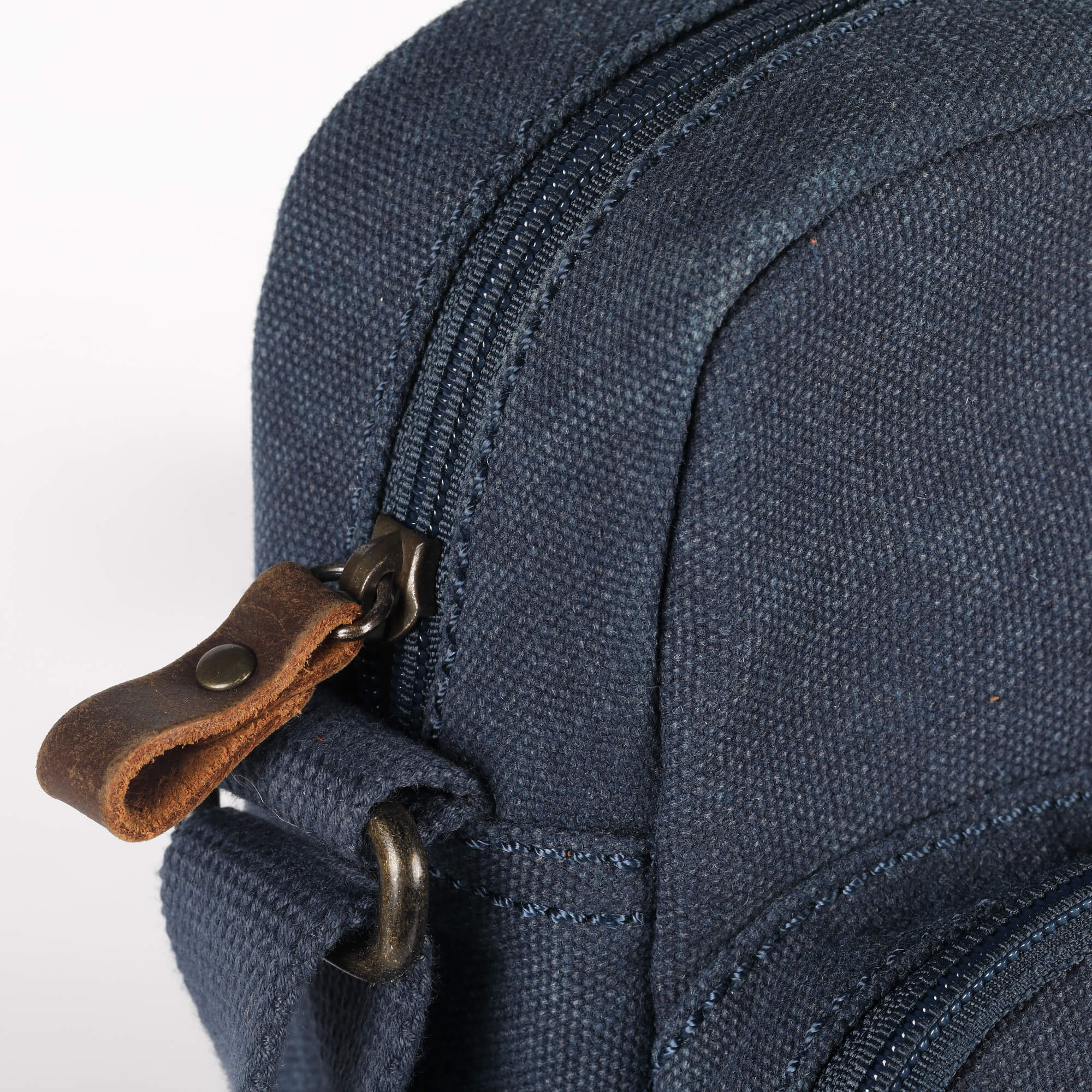 TRP0370 Troop London Classic Canvas Crossbody Bag for Men & Women - Stylish & Durable Everyday Shoulder Bag for Work, Travel & Casual Outings