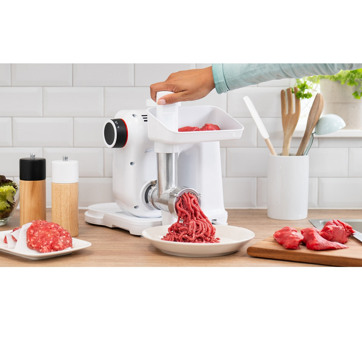 BOSCH MUZS2FWW Meat Grinder Attachment for MUM Series 2 Stand Mixers - Perfect for Home Kitchens & Professional Chefs