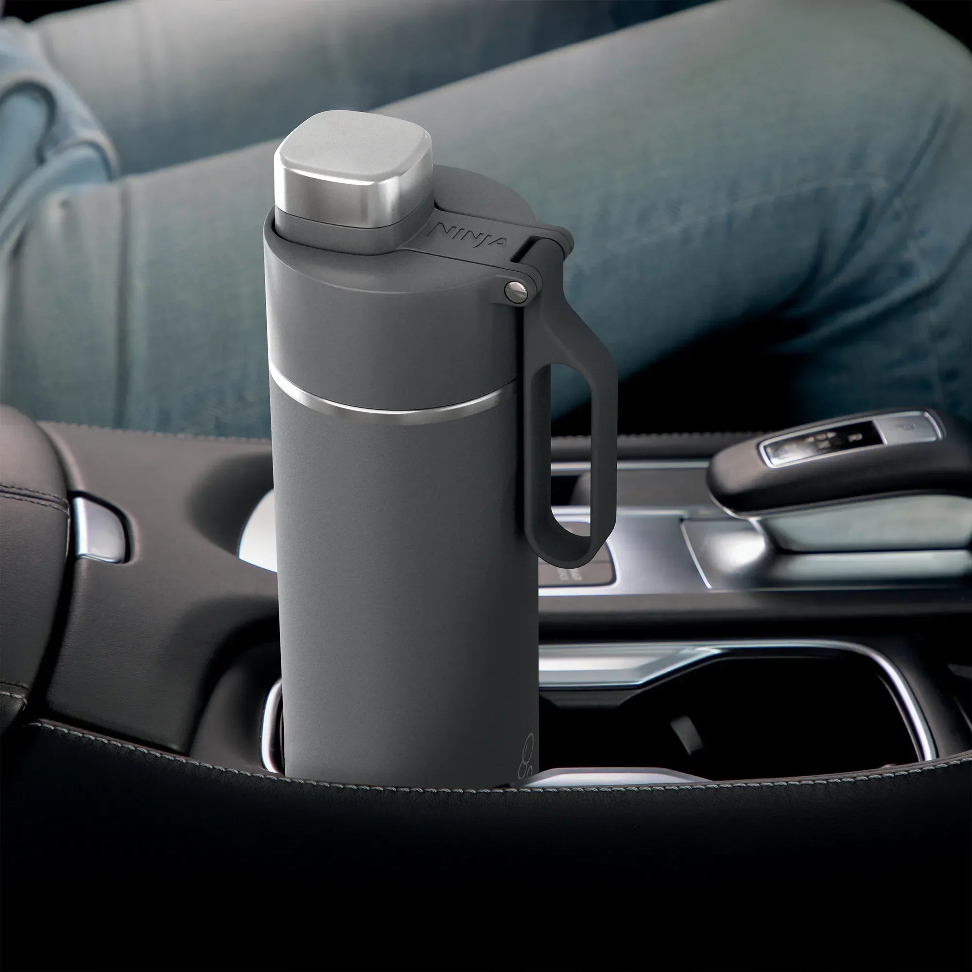 Ninja Thirsti 700ml Insulated Water Bottle - Leak Proof Stainless Steel Travel Mug for Hot & Cold Drinks - Perfect for Gym, Hiking, Office & Outdoor Adventures