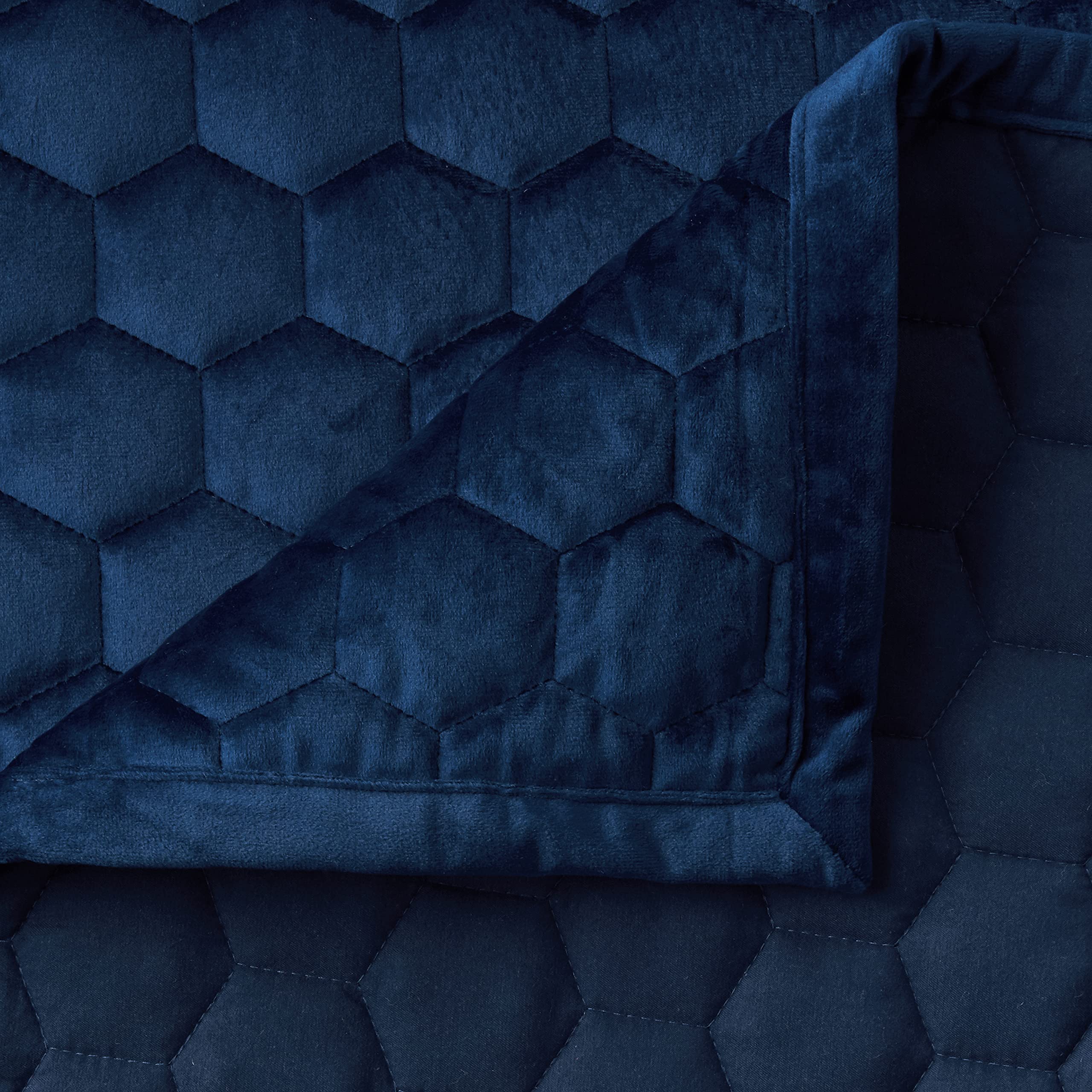 Tribeca Living Velvet Queen Quilt Set - 3 Piece Honeycomb Stitch Bedding with Super Soft 260GSM Velvet, Oversized Quilt & 2 Sham Pillowcases in Navy Blue - Luxury Bedroom Decor for Cozy Nights & Stylish Home Makeover