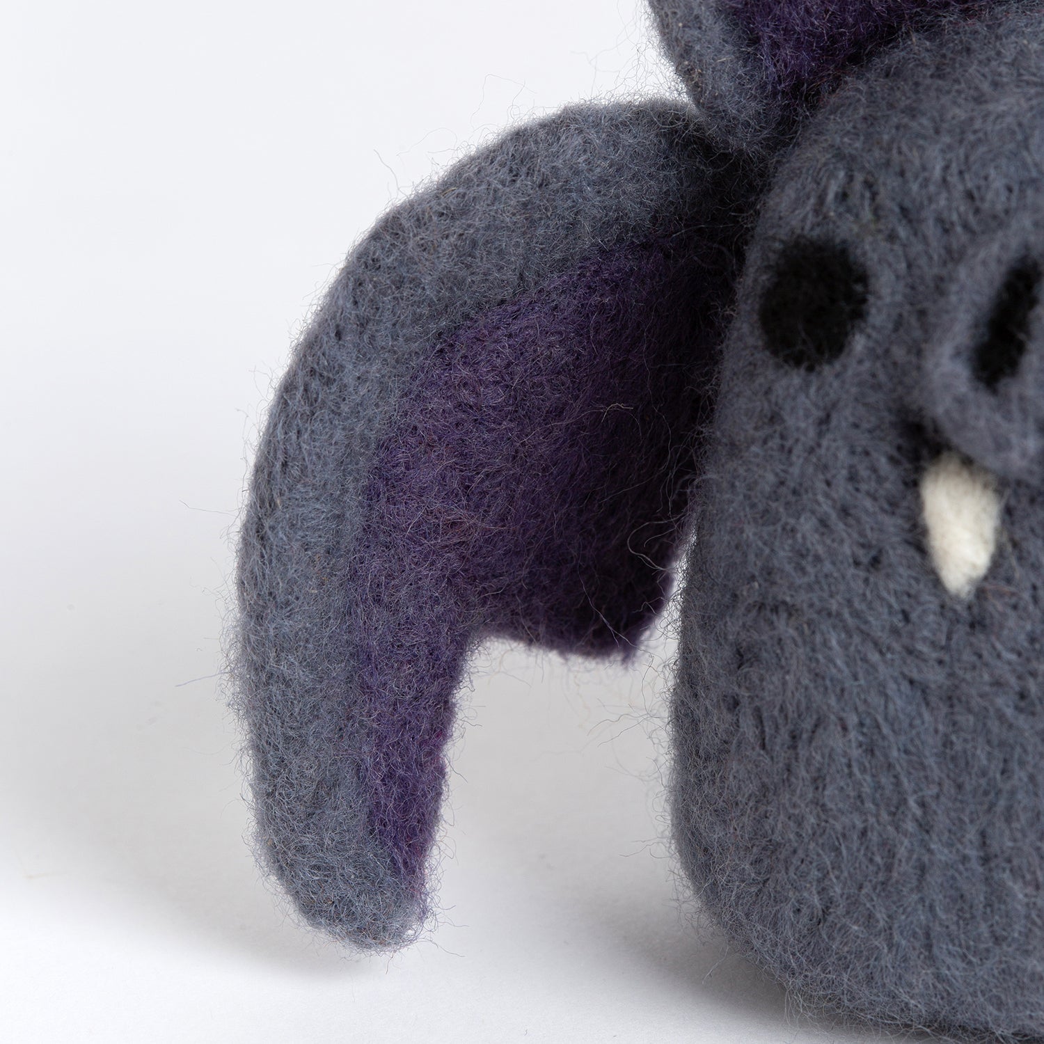Halloween Bat Needle Felting Kit for Beginners - DIY Wool Craft Supplies with Tools - Perfect for Halloween Decorations & Handmade Gifts