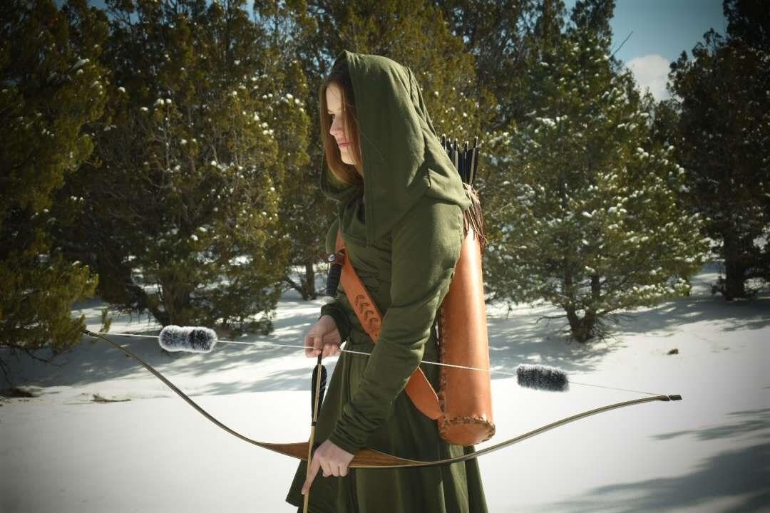 TOPARCHERY 54'' Traditional Wood Recurve Bow for Hunting & Target Practice - Right Handed, One-Piece Design with String Silencer - Perfect for Outdoor Adventures, Archery Training & Backyard Shooting