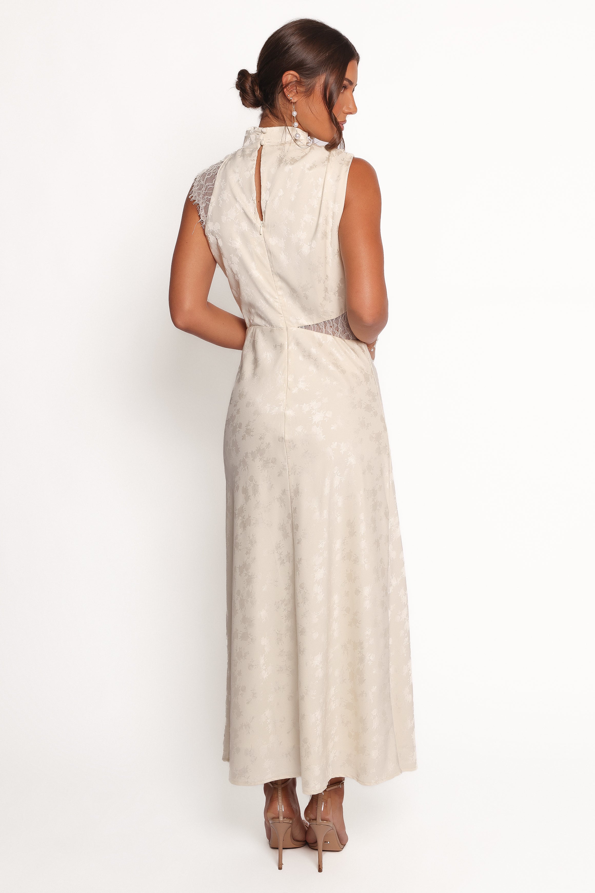 Anabelle Women's Halter Neck Lace Maxi Dress - Elegant White Summer Wedding Guest Dress for Beach Parties & Formal Occasions