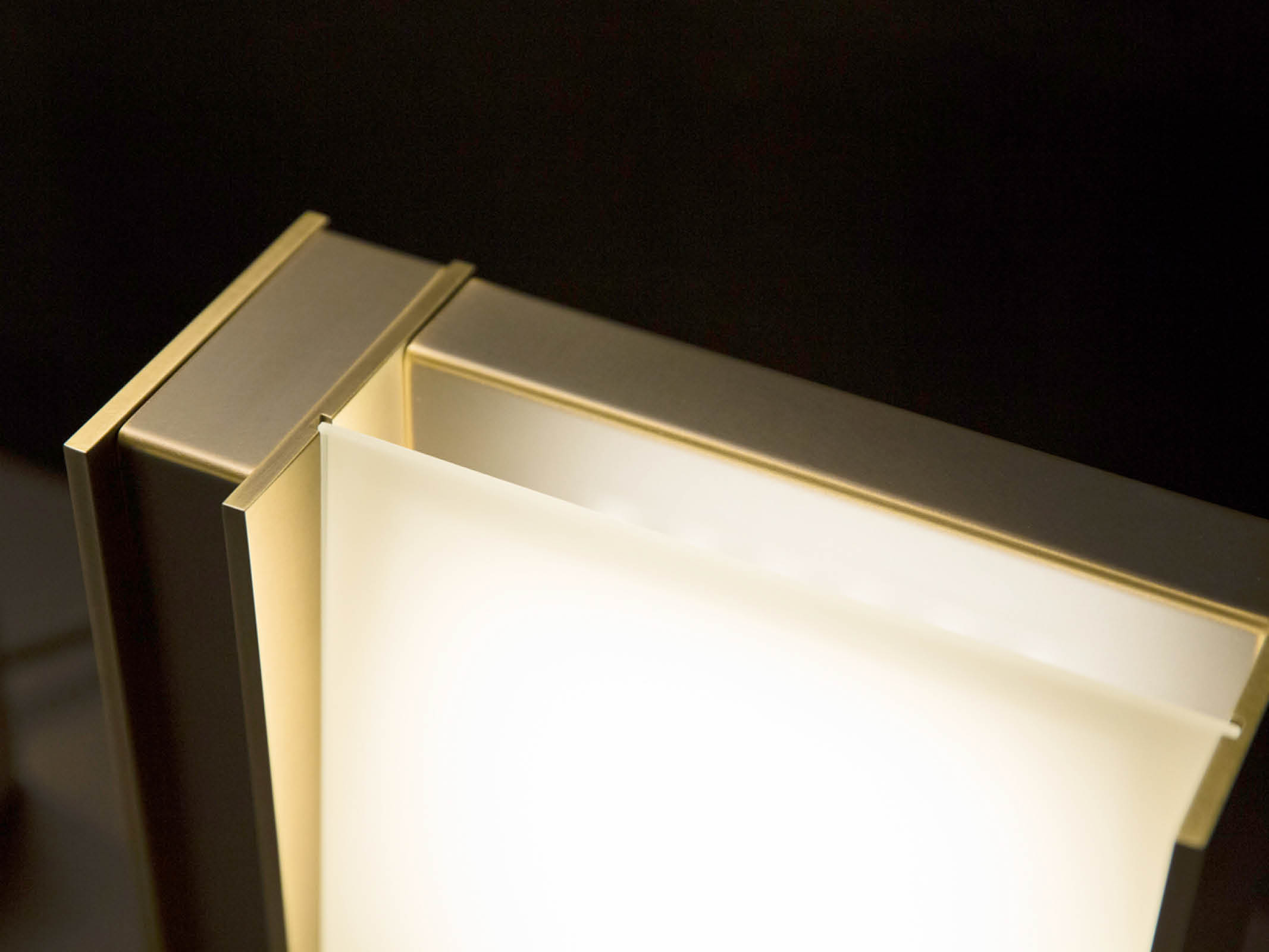 Glam Table Light - Elegant LED Nightstand Lamp for Bedroom, Living Room & Office - Perfect for Reading, Decor & Ambient Lighting