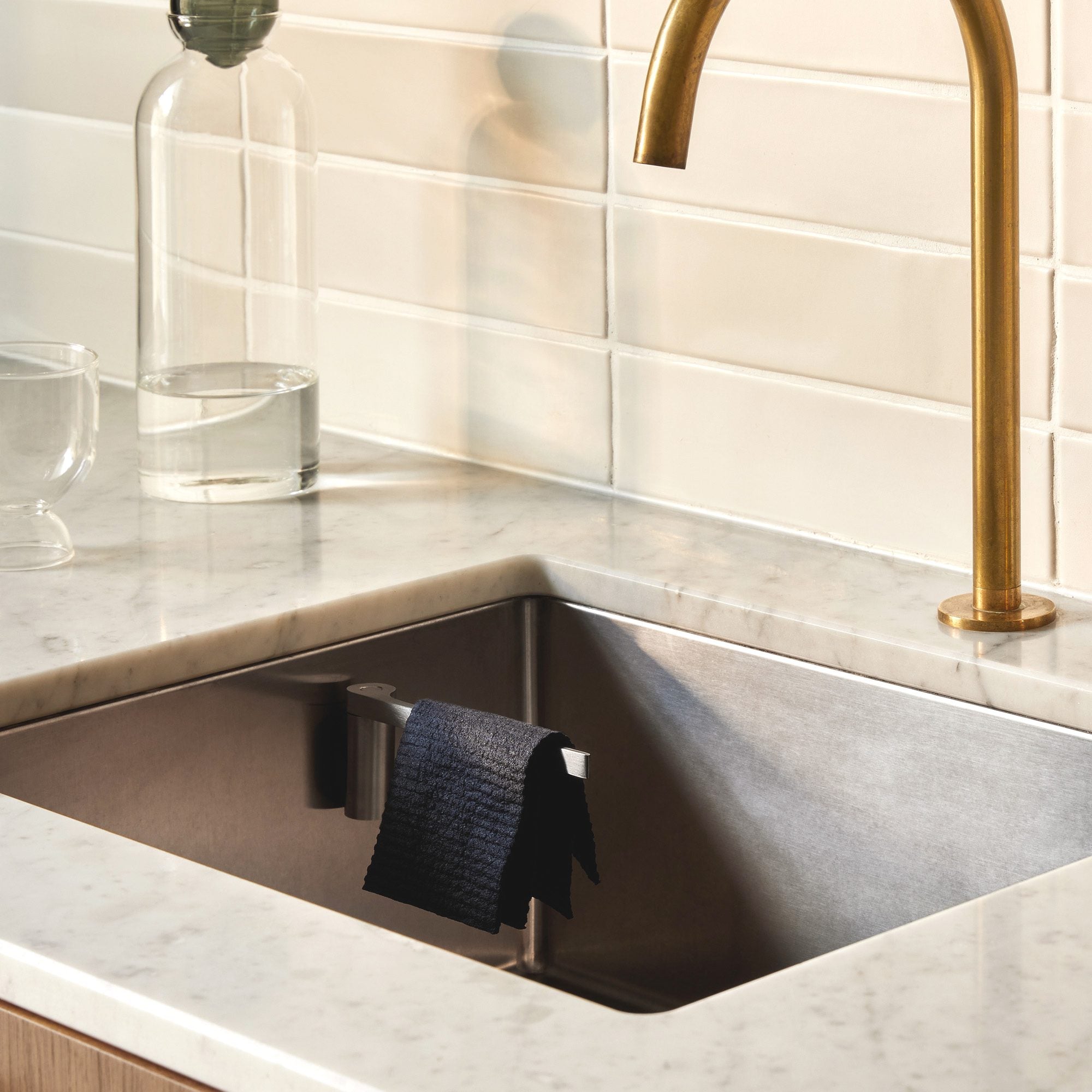 MAGISSO Stainless Steel Magnetic Sink Organizer - Straight Cloth Holder for Kitchen & Bathroom | Space-Saving Sink Caddy for Sponges, Brushes & Cleaning Supplies
