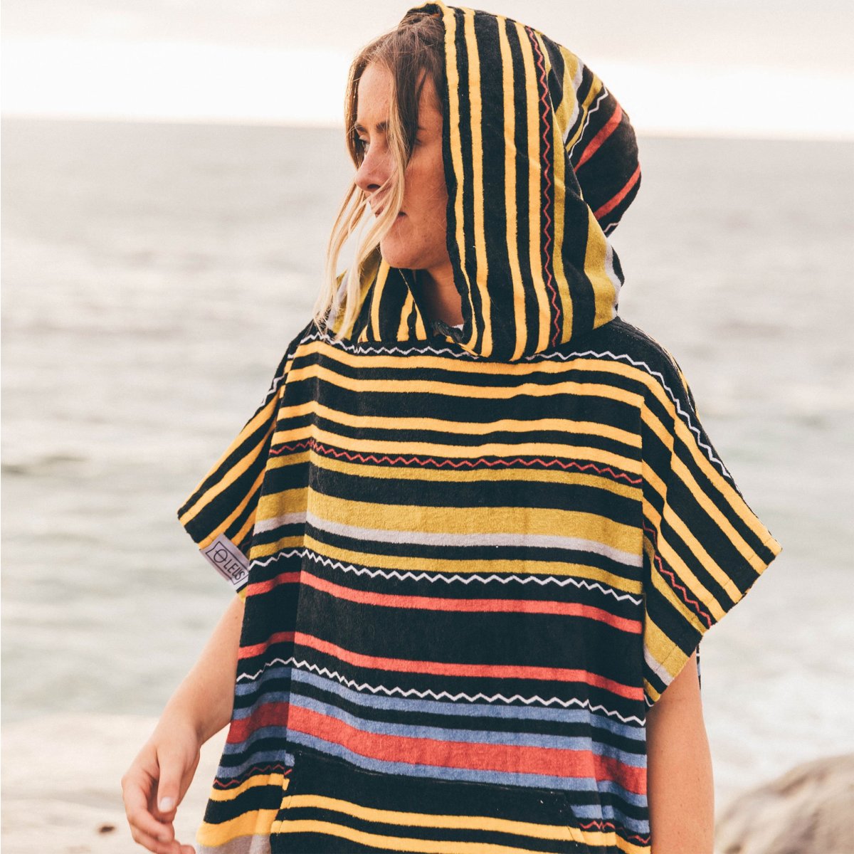 Eco-Friendly Waterproof Changing Poncho for Adults - Reusable & Quick-Dry Outdoor Camping, Beach, Hiking Gear