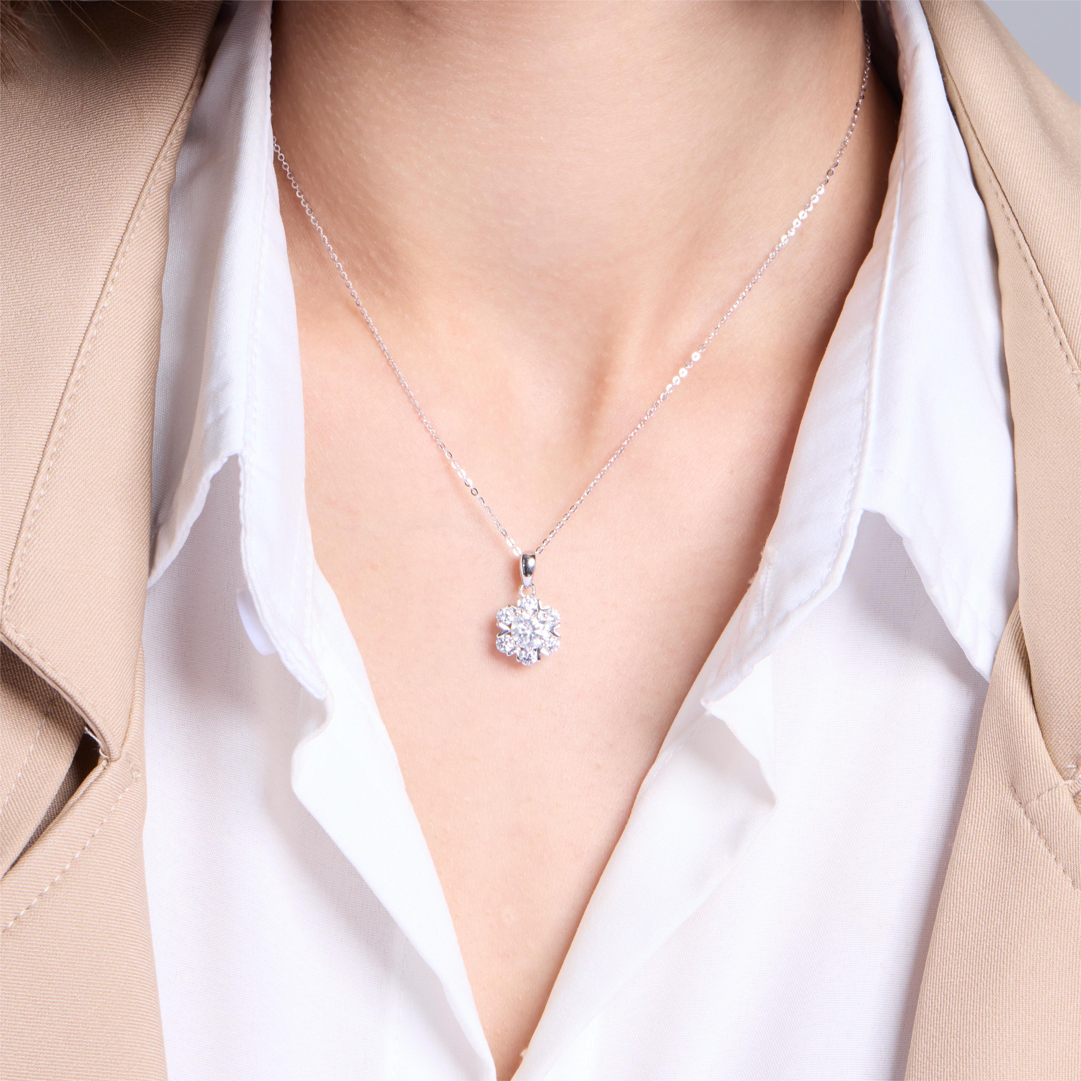 Romantic Flower Moissanite Pendant Necklace for Women - Elegant 925 Sterling Silver Jewelry Gift for Anniversary, Valentine's Day & Special Occasions
