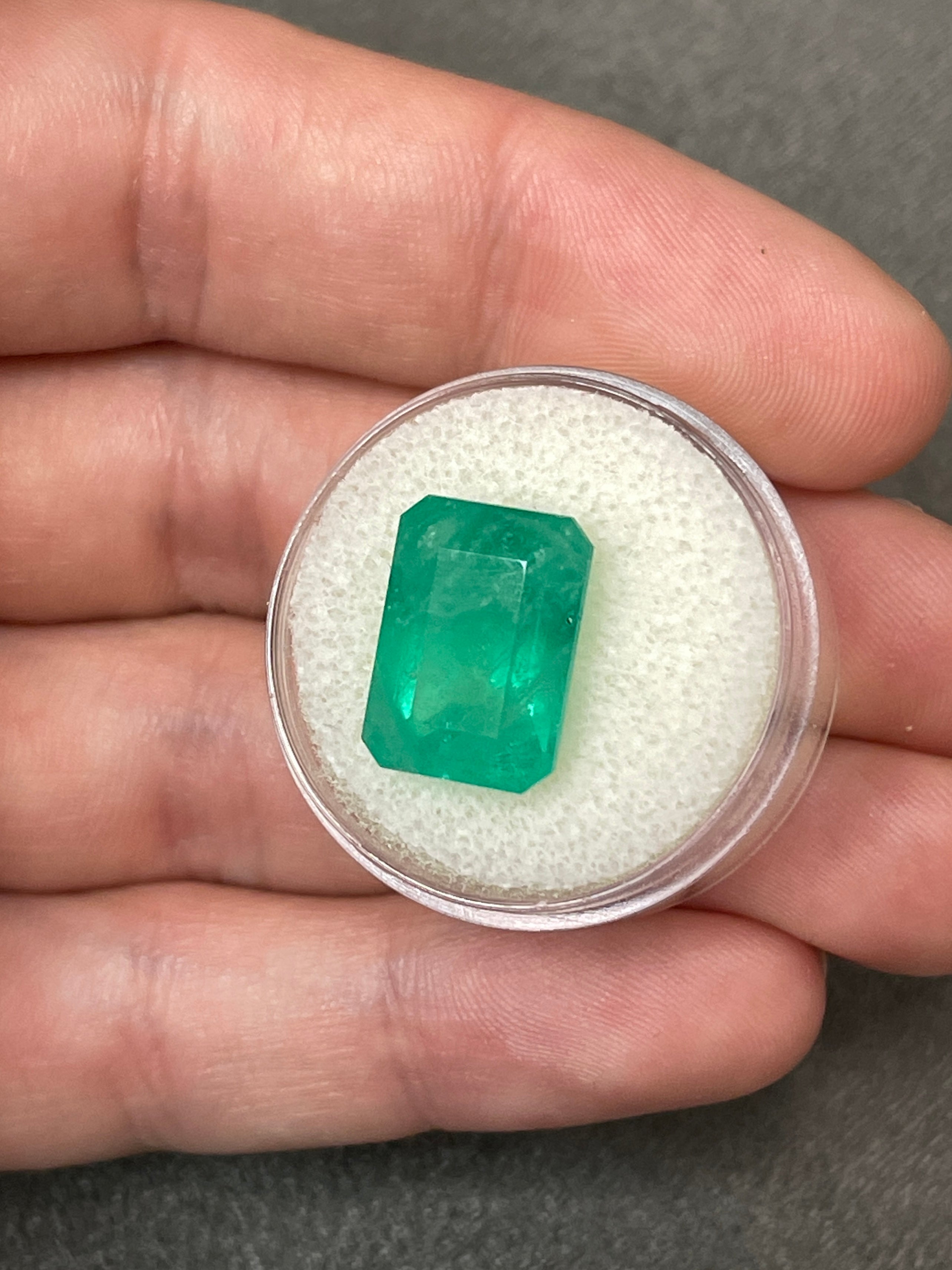 8.84 Carat Natural Colombian Loose Emerald - Vivid Green Color, 14.5x1.5mm Emerald Cut Gemstone for Jewelry Making, Engagement Rings & Luxury Gifts
