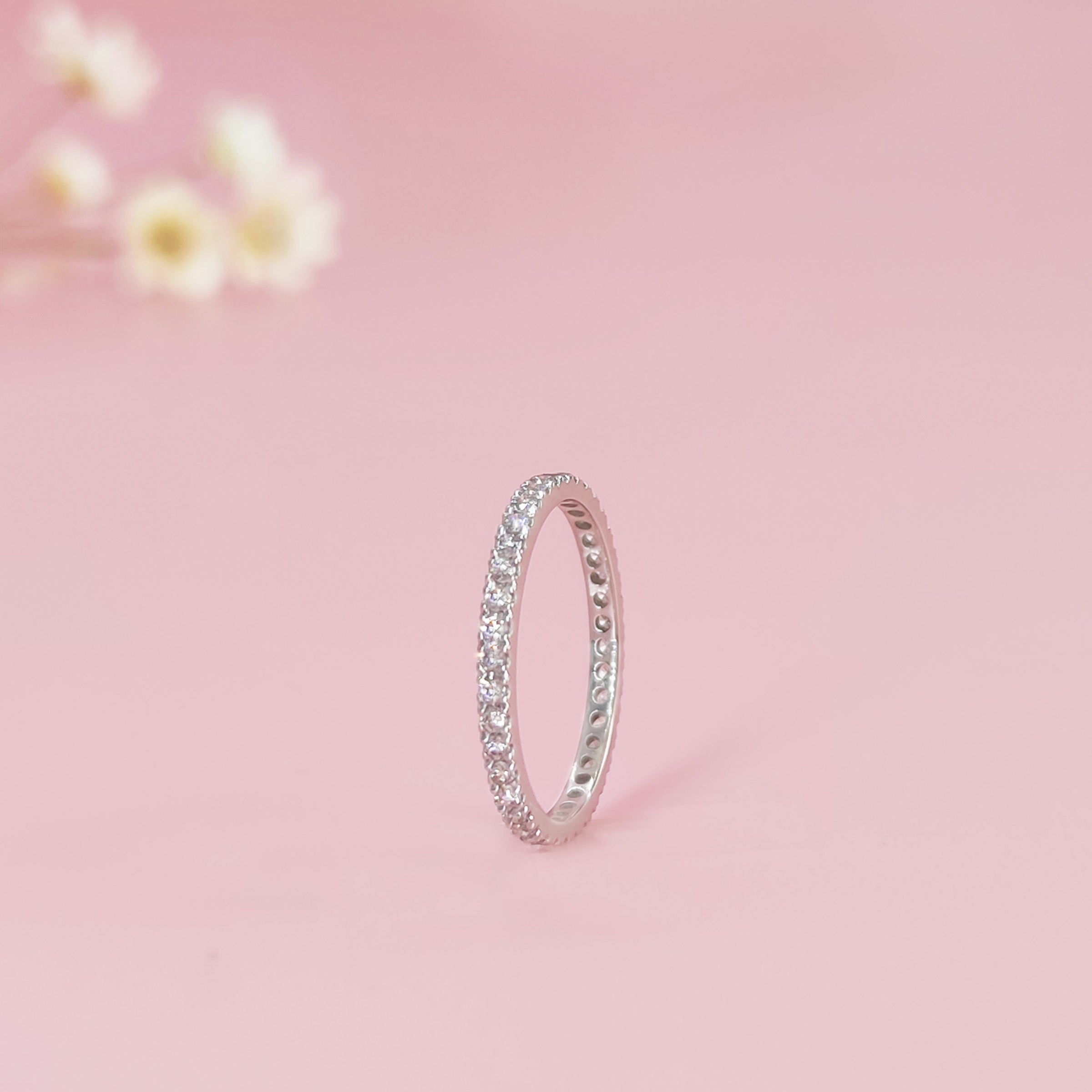 Elegant Spark: Full Pavé Diamond Ashes Ring for Women - Perfect for Memorial Jewelry, Cremation Keepsake & Special Occasions