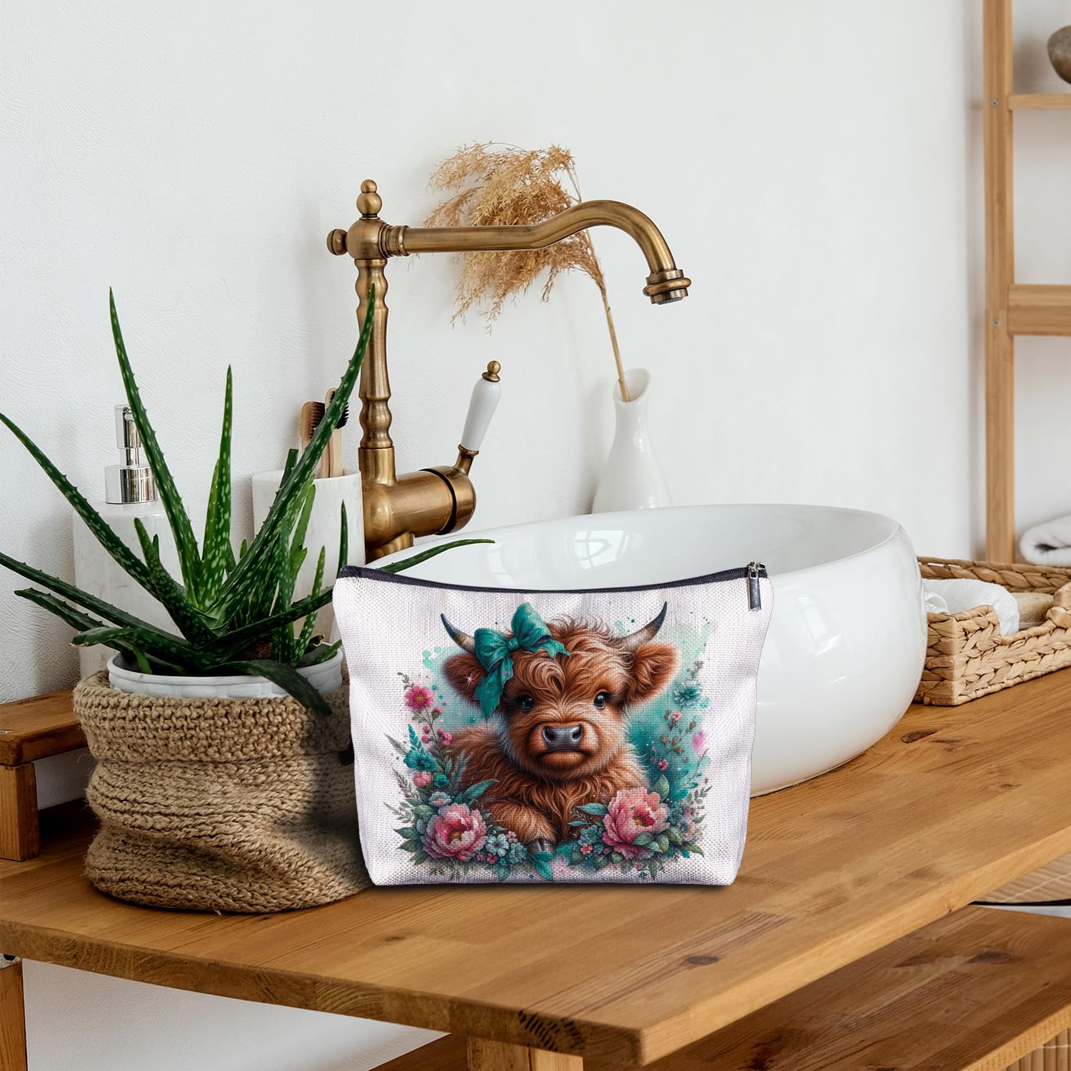 Floral Highland Cow Makeup Bag - Cute Cow Cosmetic & Toiletry Pouch for Women | Perfect Gift for Cow Lovers, Western Theme & Coquette Style | Great for Travel, Gym & Daily Organizer