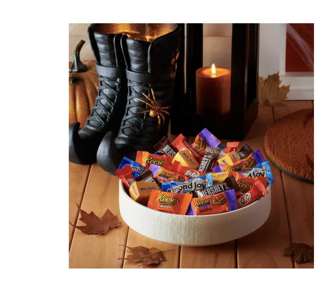 **Hershey's Assorted Chocolate Halloween Candy - 145 Pieces (55.56 oz) Variety Bag | Bulk Halloween Treats for Trick or Treating, Parties & Goodie Bags | Includes Branded Clip | Fast Shipping by Sameday Shippers**