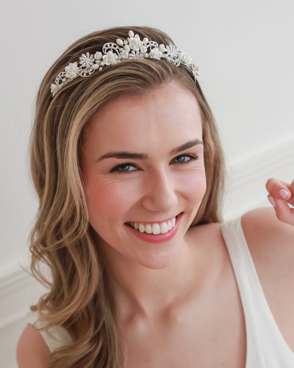 Elegant Rose & Pearl Flower Tiara Headband - Vintage Bridal Hair Accessories for Weddings, Prom, Parties & Special Occasions