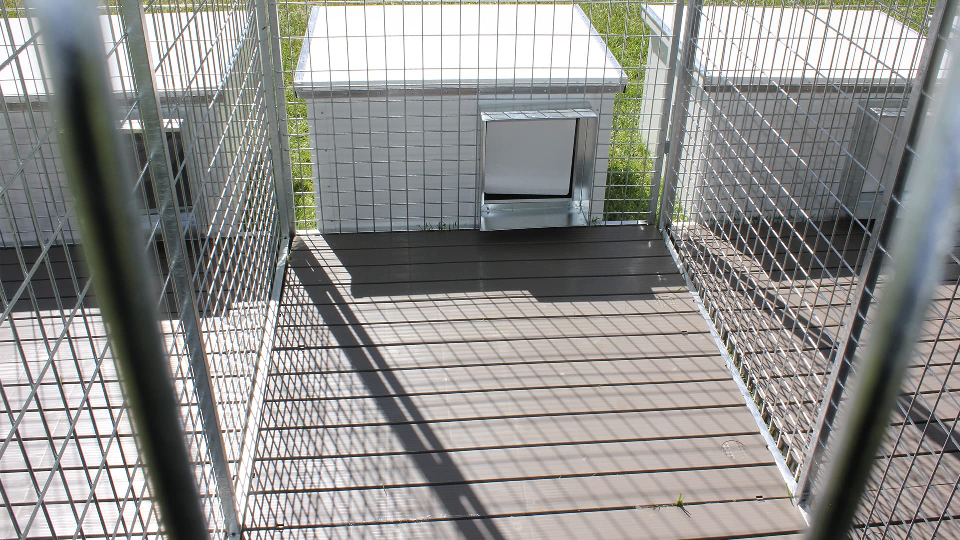 8' x 8' Heavy Duty Raised Dog Kennel Flooring - Durable Outdoor Pet Run Mat for Large Dogs - Perfect for Backyard, Kennel, and Dog Park Use