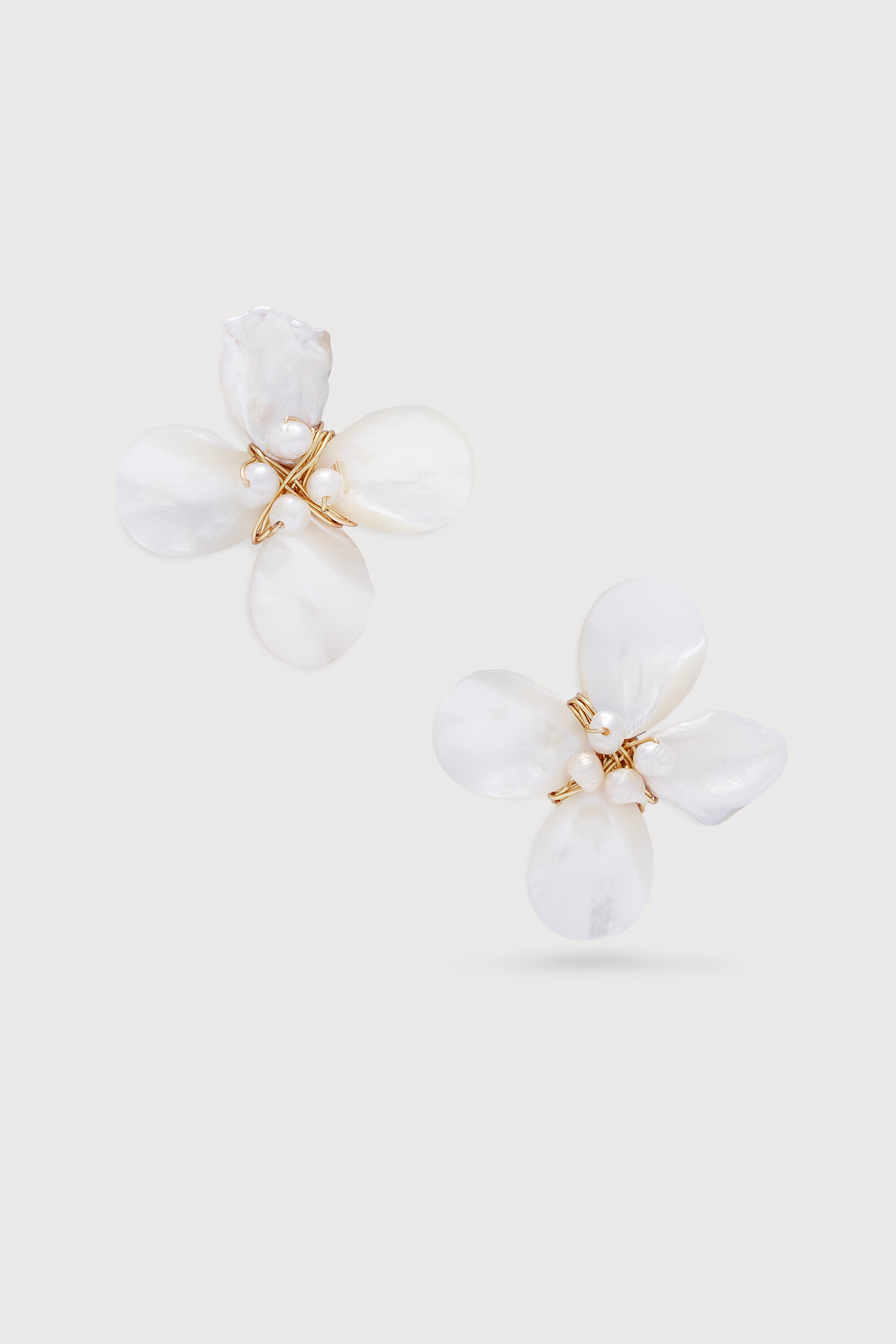 Pearl Flower Earrings for Women - Elegant Floral Pearl Stud Earrings for Wedding, Party & Everyday Wear