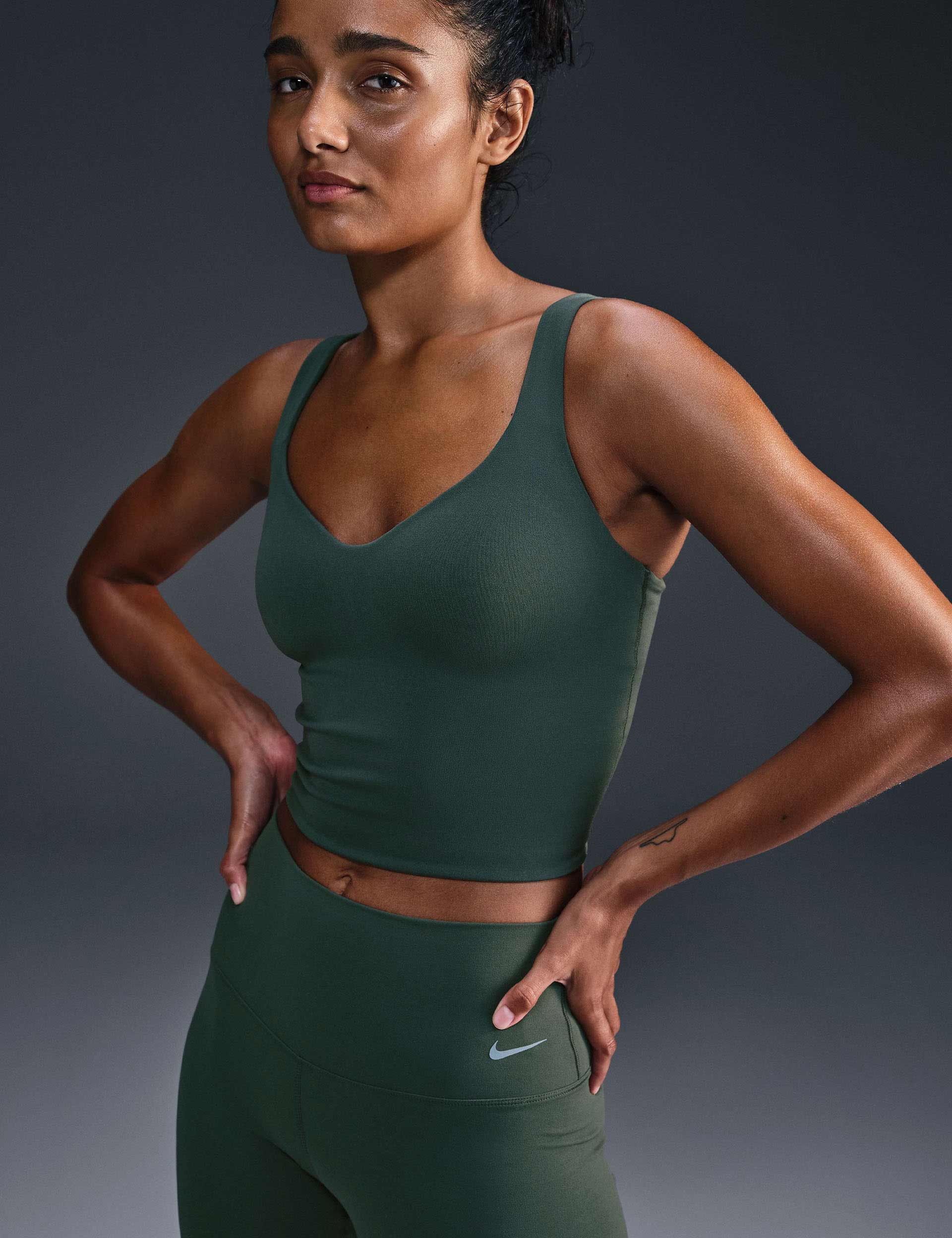 Alate Bra Tank Top for Women - Vintage Green & White Seamless Yoga Sports Bra - Perfect for Yoga, Gym, and Lounge Wear