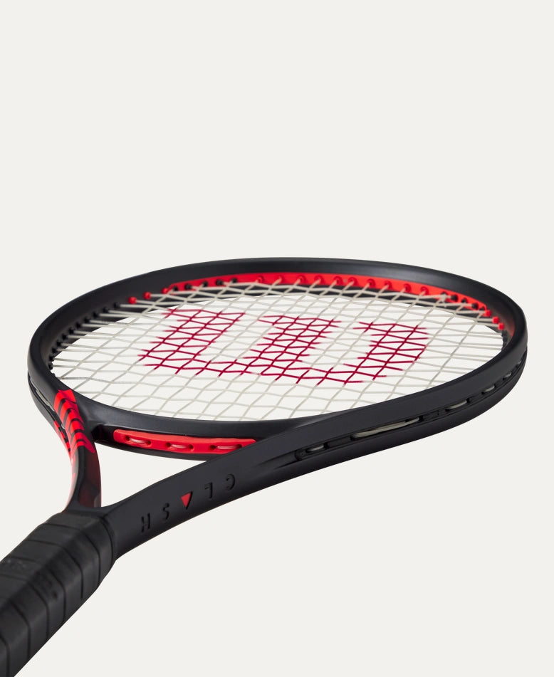 Wilson Clash 100 v3 Tennis Racket - Lightweight Carbon Fiber Tennis Racket for Men & Women | Perfect for Beginners & Intermediate Players | Ideal for Court Play & Training Sessions