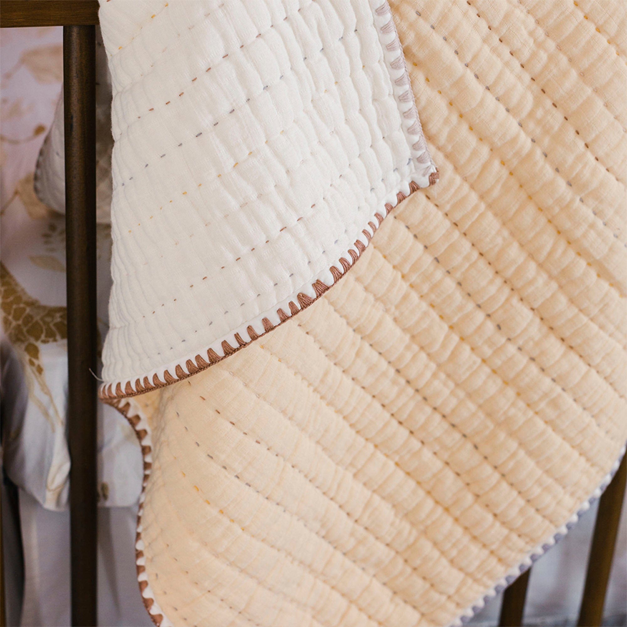 Premium Crane Kendi Quilted Blanket - Soft & Cozy Throw for Bed, Sofa & Travel - Perfect for Home Decor, Gifts & Relaxation